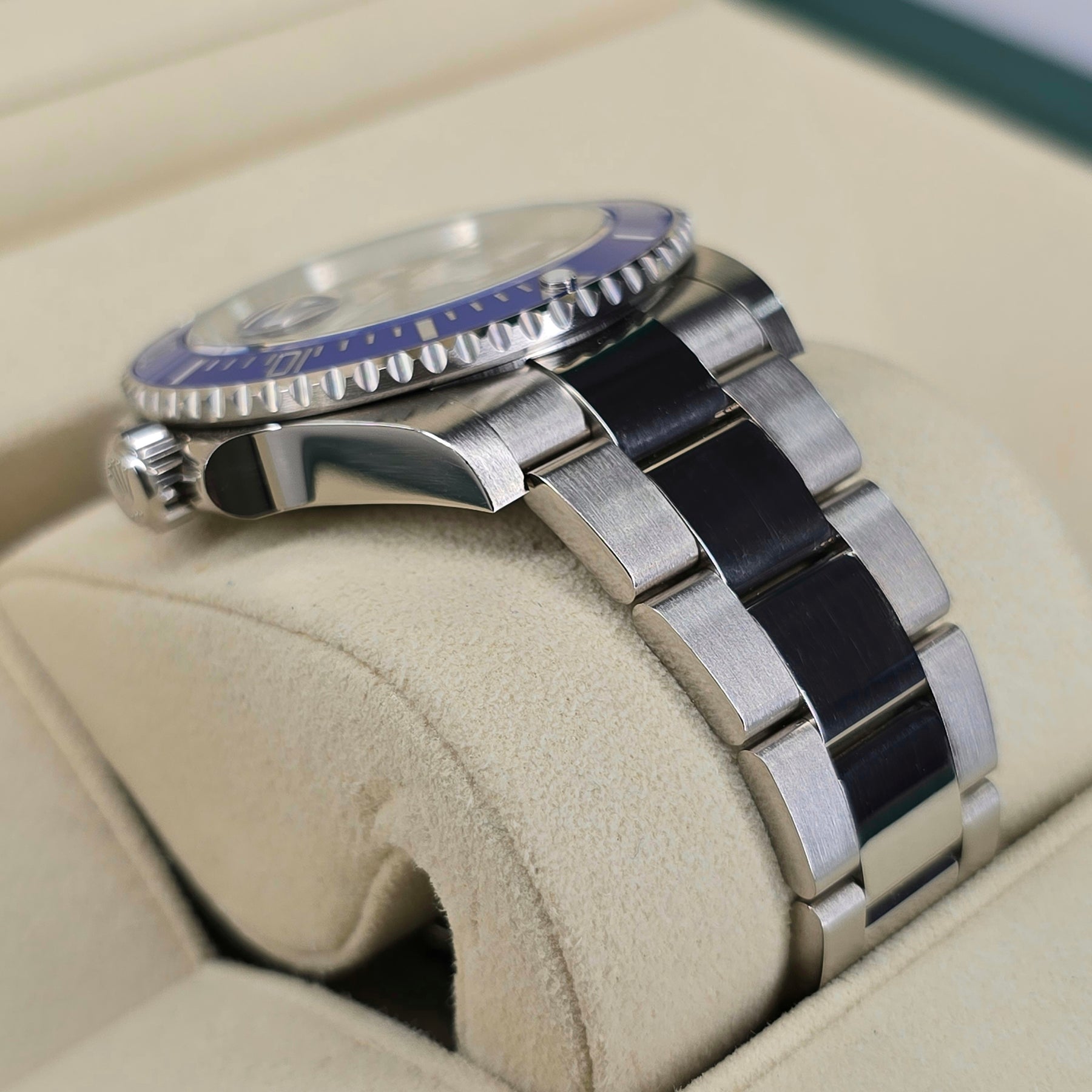 Rolex Submariner Date 126619LB Cookie Monster case, oyster bracelet view