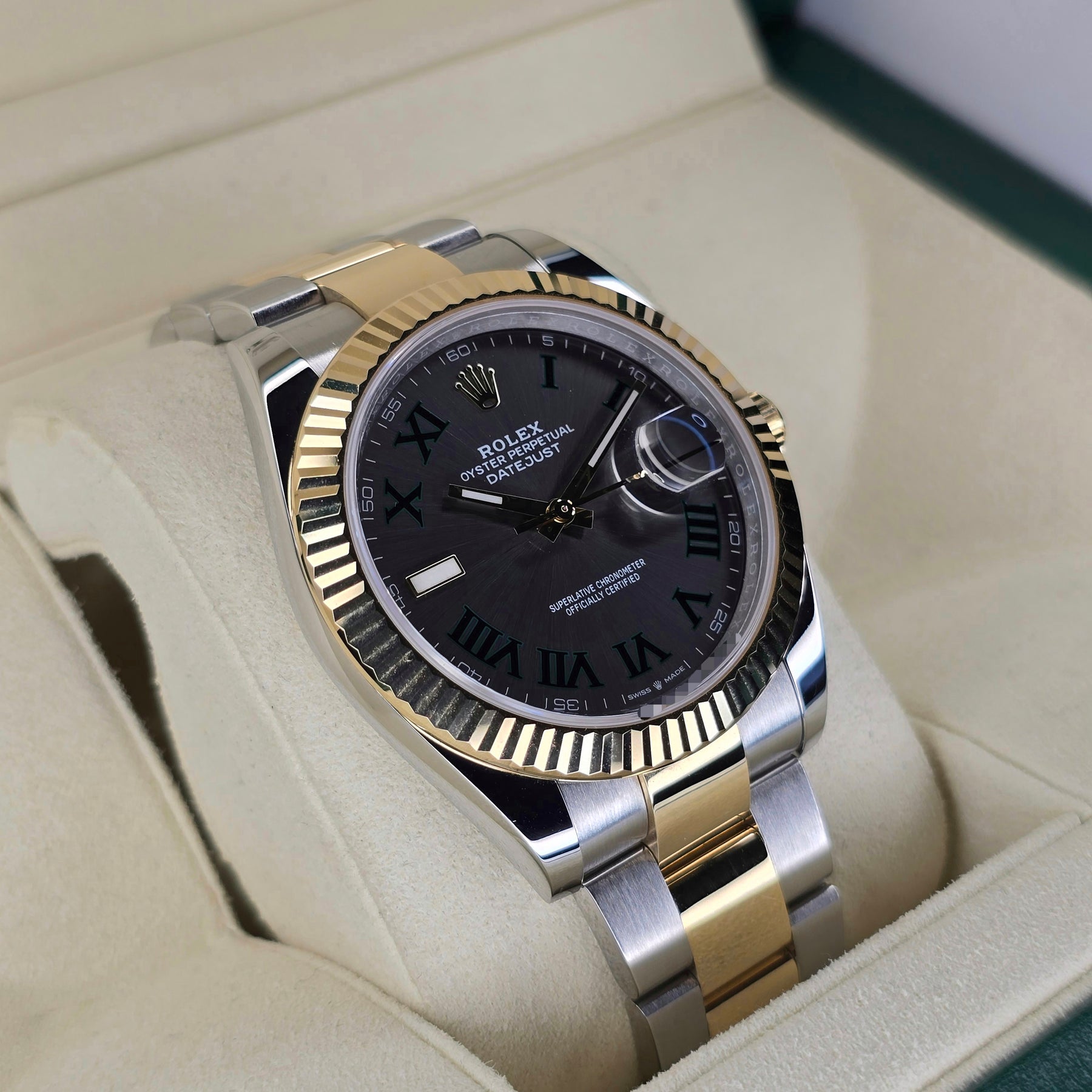 Rolex Datejust Wimbledon 126333 left side case