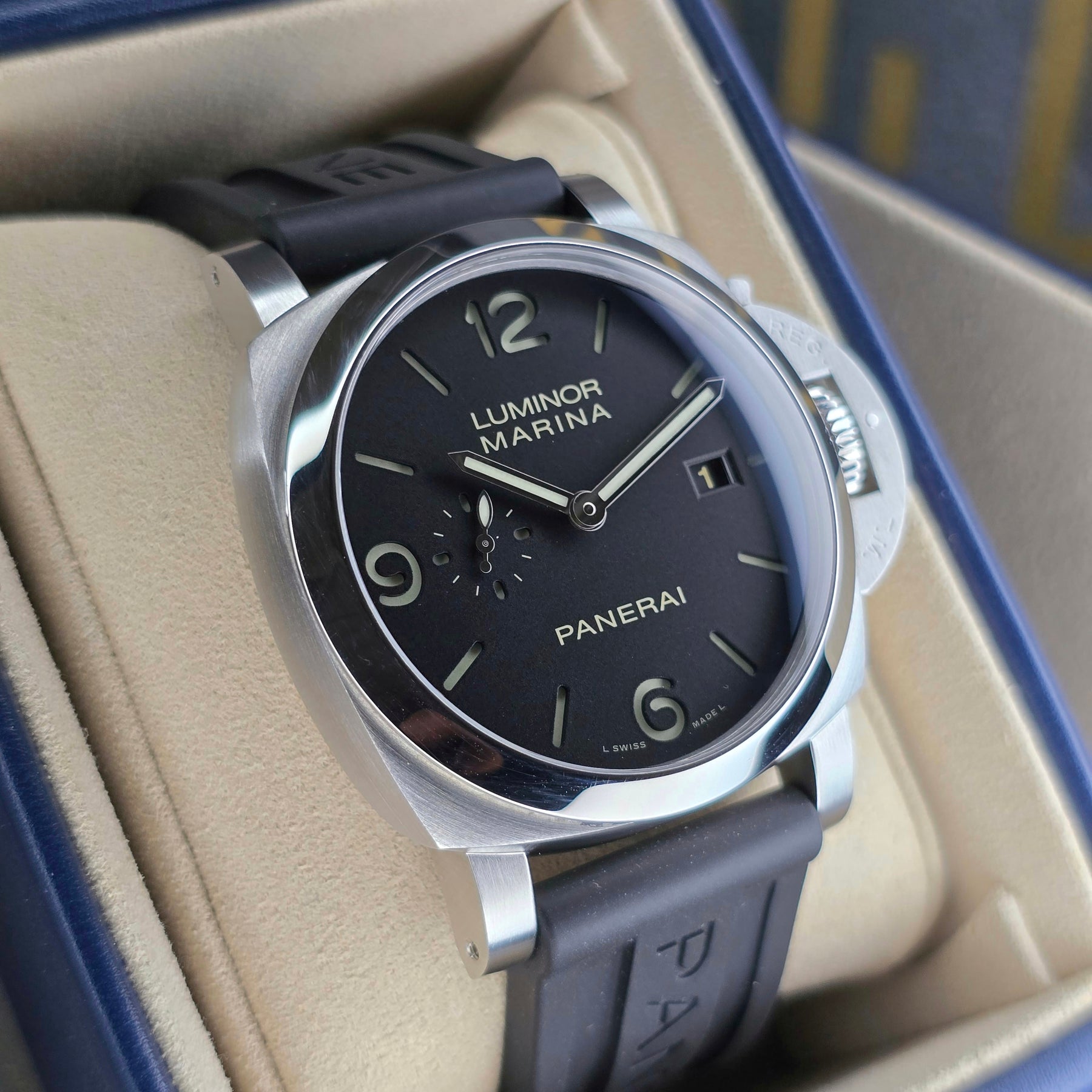 Panerai Luminor Marina PAM03312 left side case
