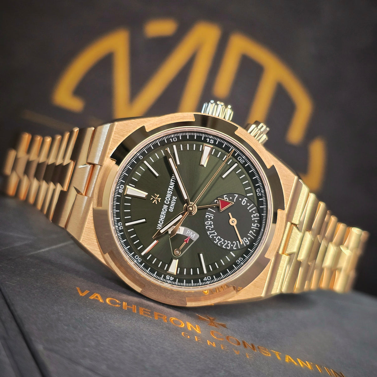 Vacheron Constantin Overseas 7920V/210R-B965 dial