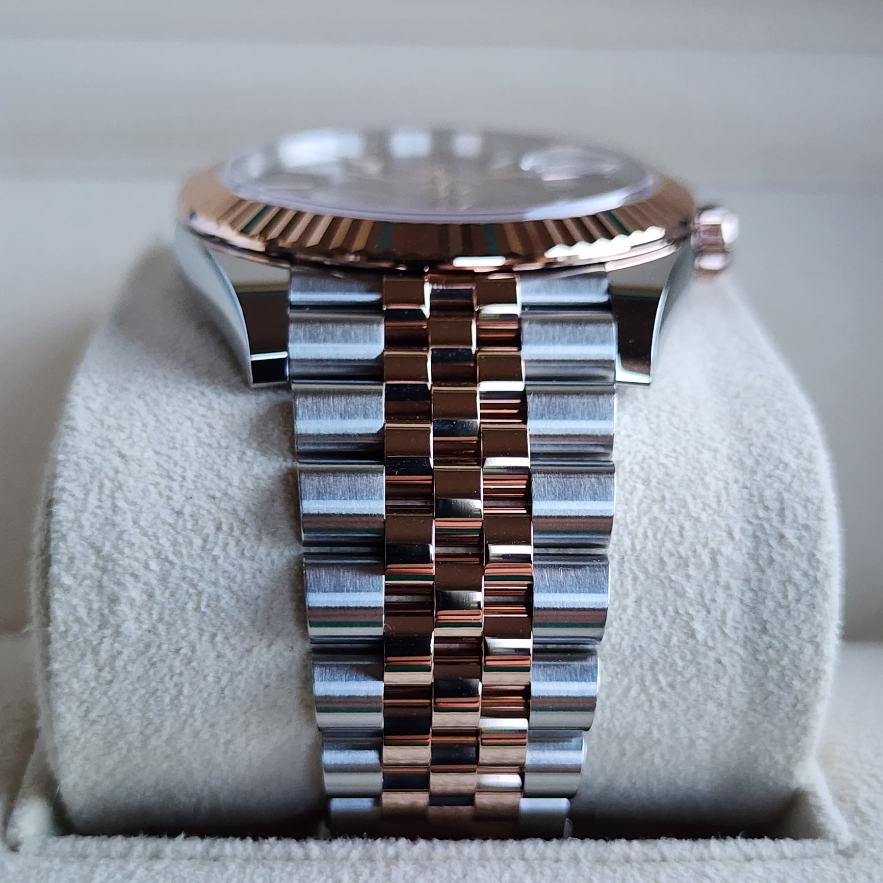 Rolex Datejust 41mm Chocolate 126334 case, bracelet view
