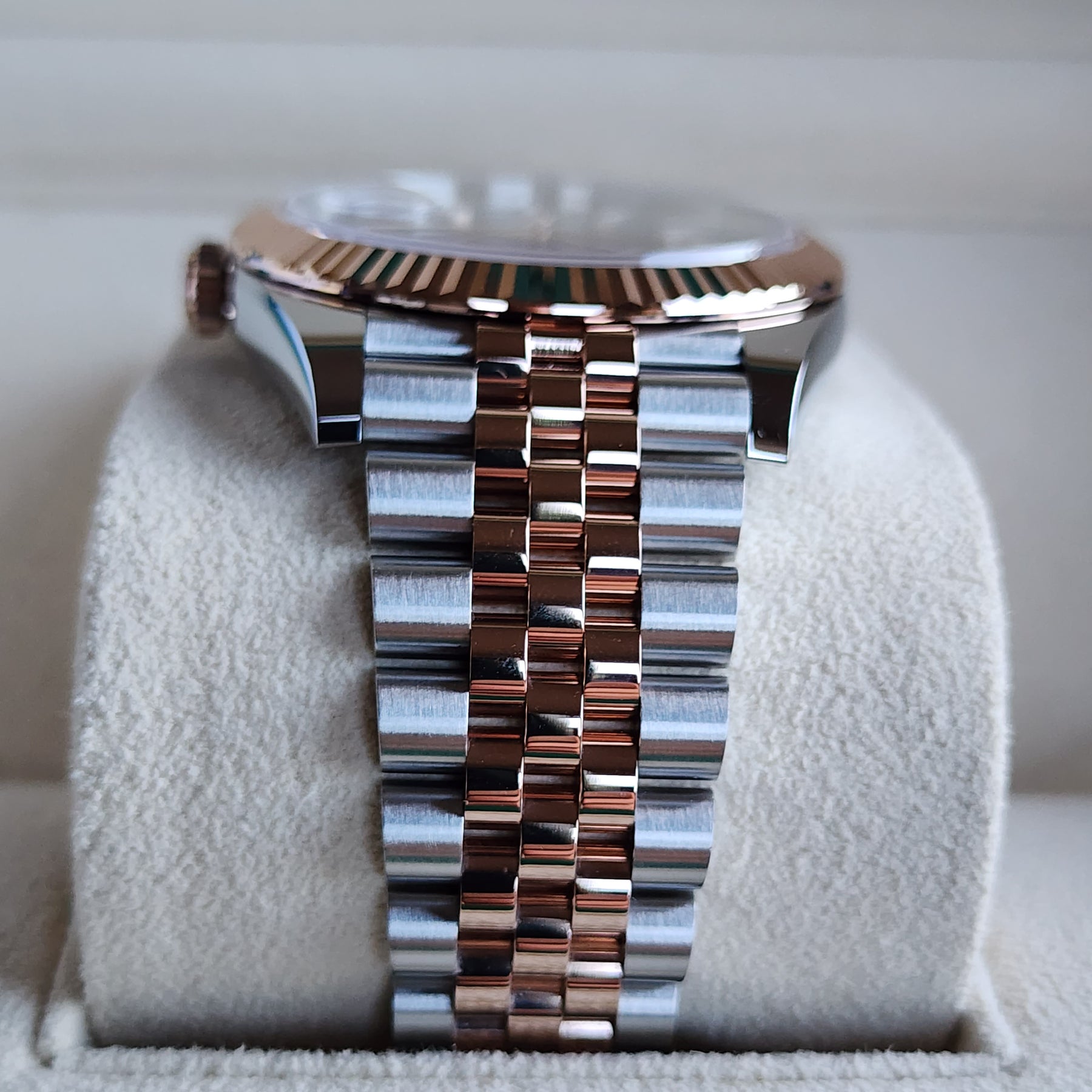 Rolex Datejust 41mm Chocolate 126334 case, bracelet view