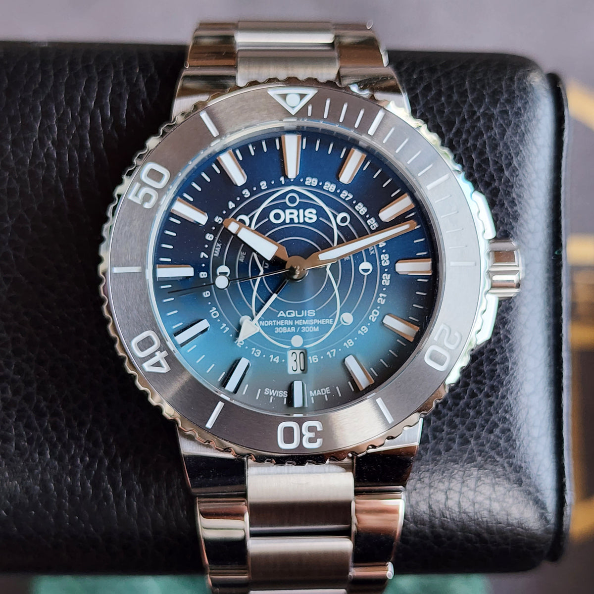 Oris Aquis Dat Watt 45.5mm front view