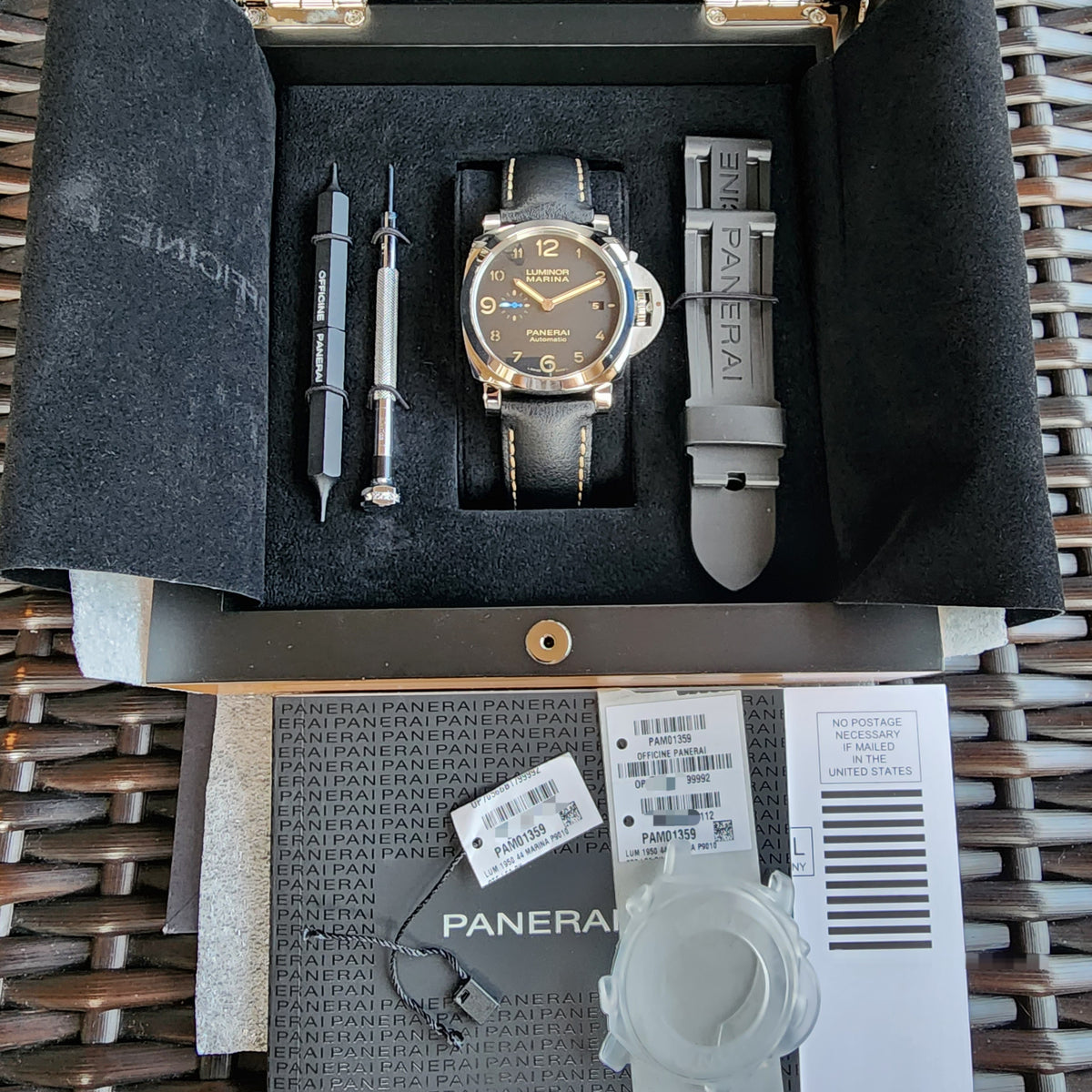 Panerai Luminor PAM 01359 full set view