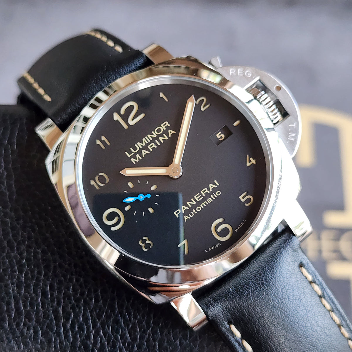Panerai Luminor PAM 01359 front view