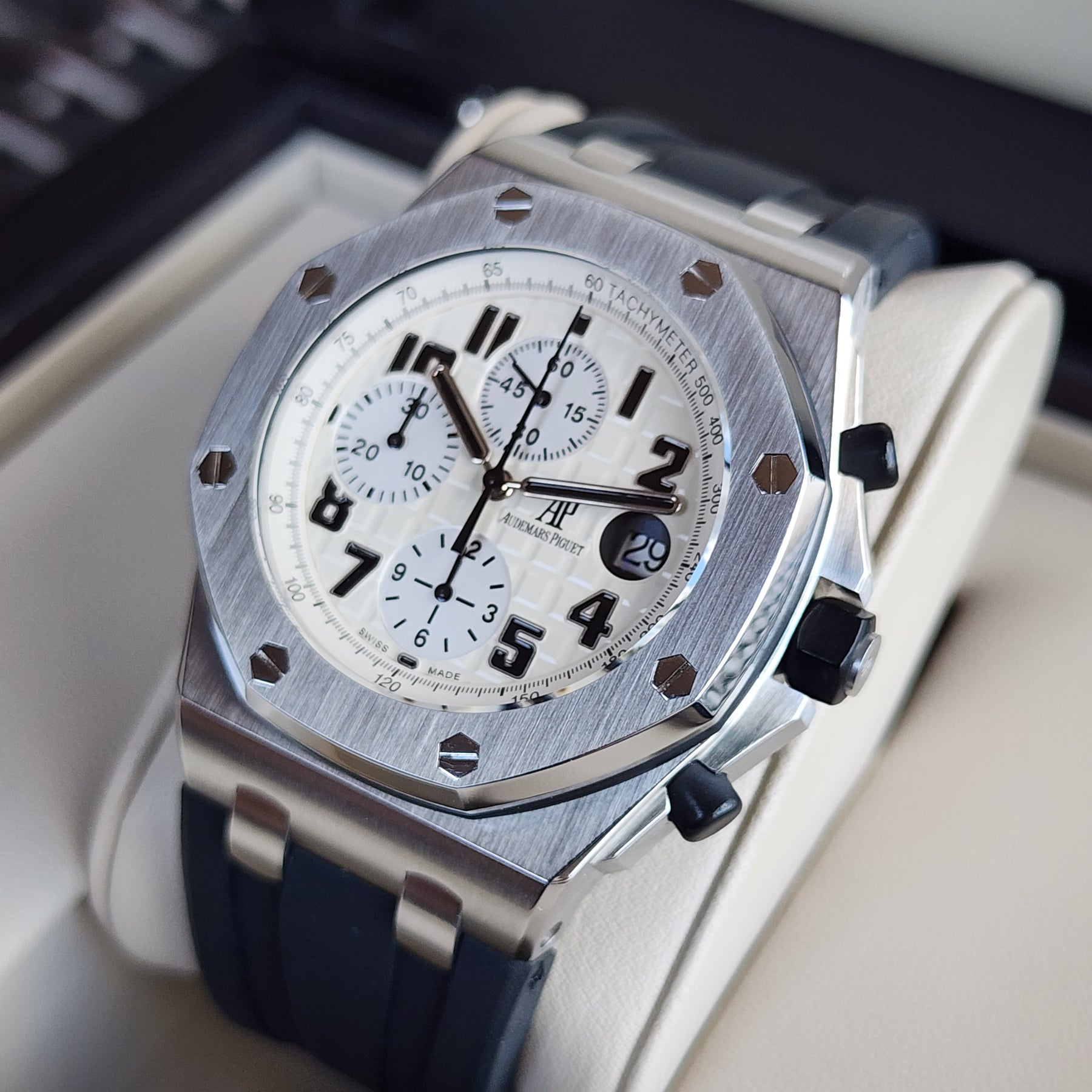 Audemars Piguet Royal Oak Offshore Safari 42mm right side