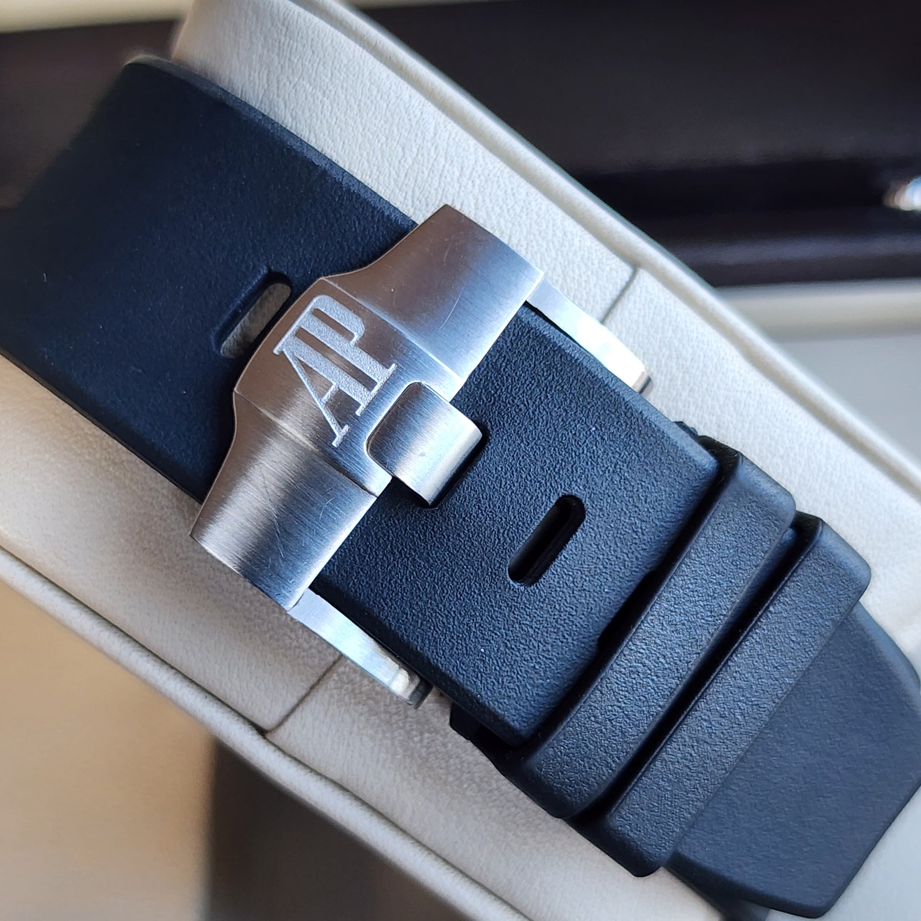 Audemars Piguet Royal Oak Offshore Safari 42mm clasp view