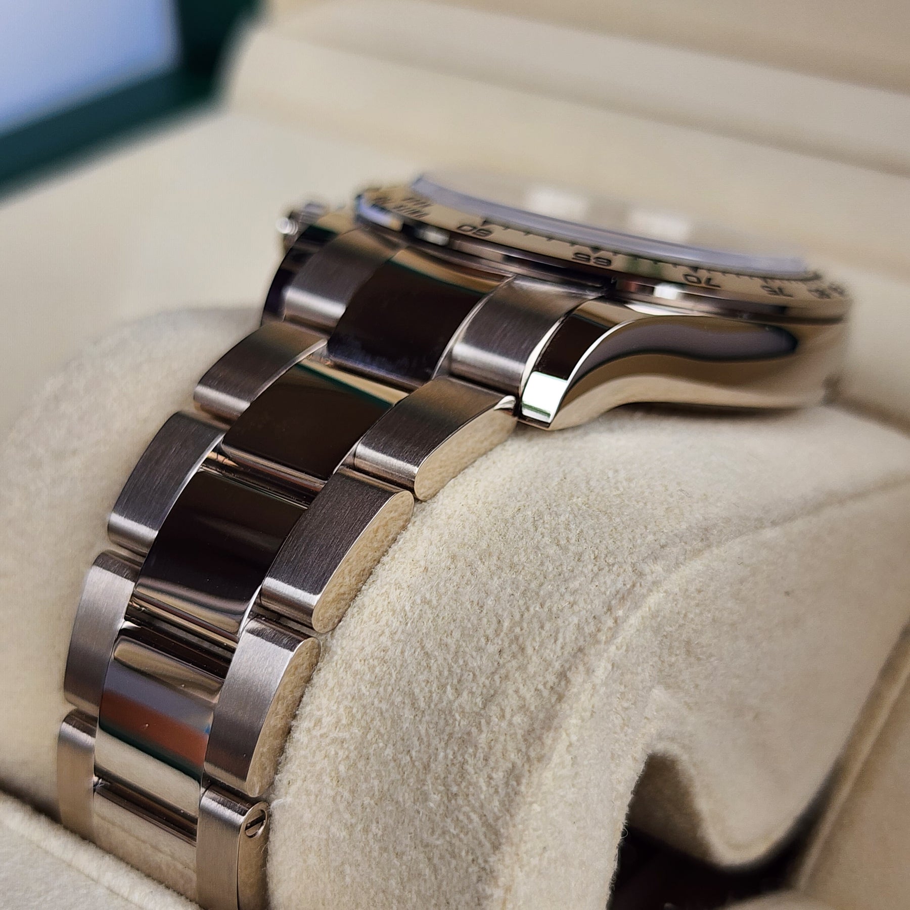 Rolex Cosmograph Daytona White Gold 116509 front view bracelet view