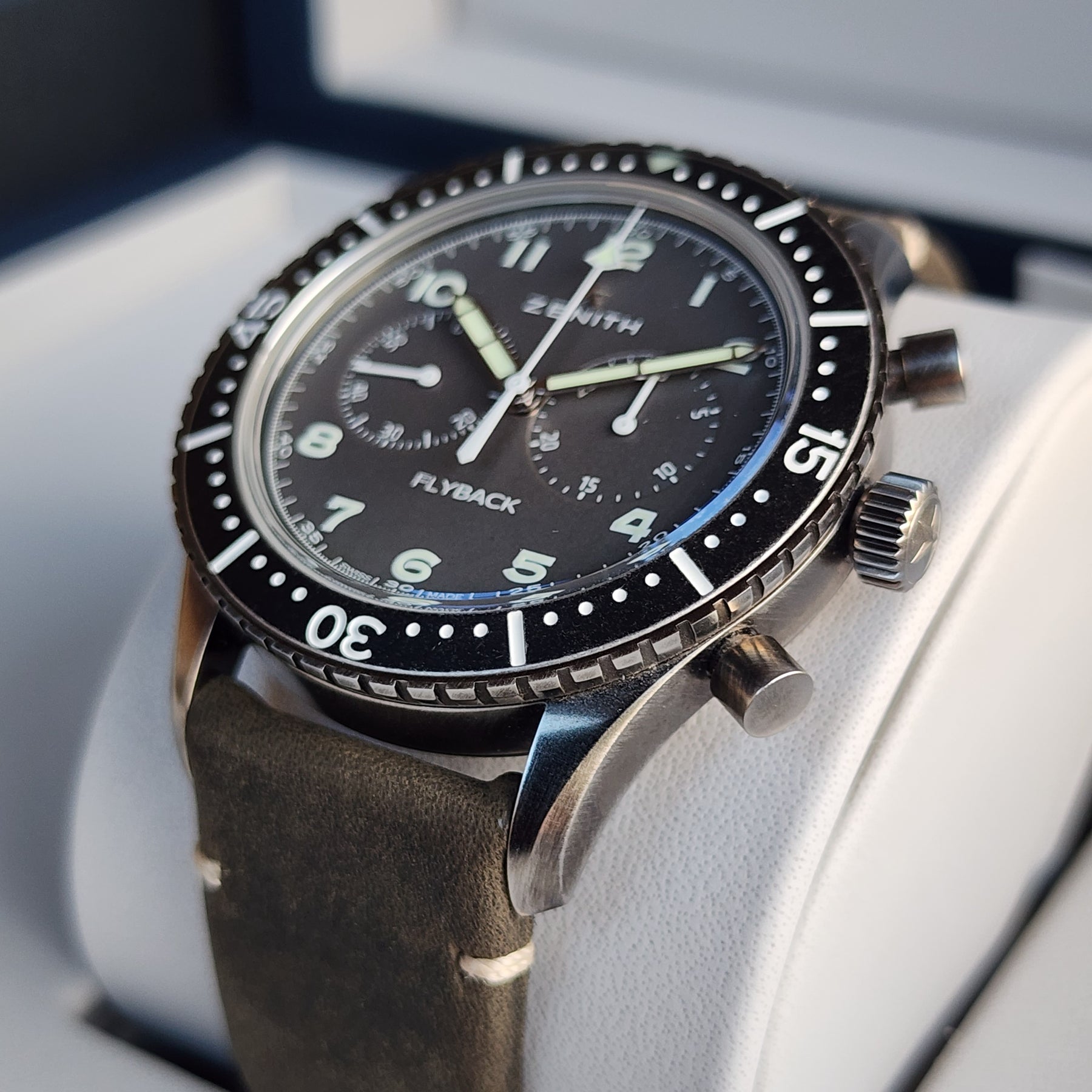 Zenith El Primero Pilot Chronometro Tipo CP-2 case, pushers view