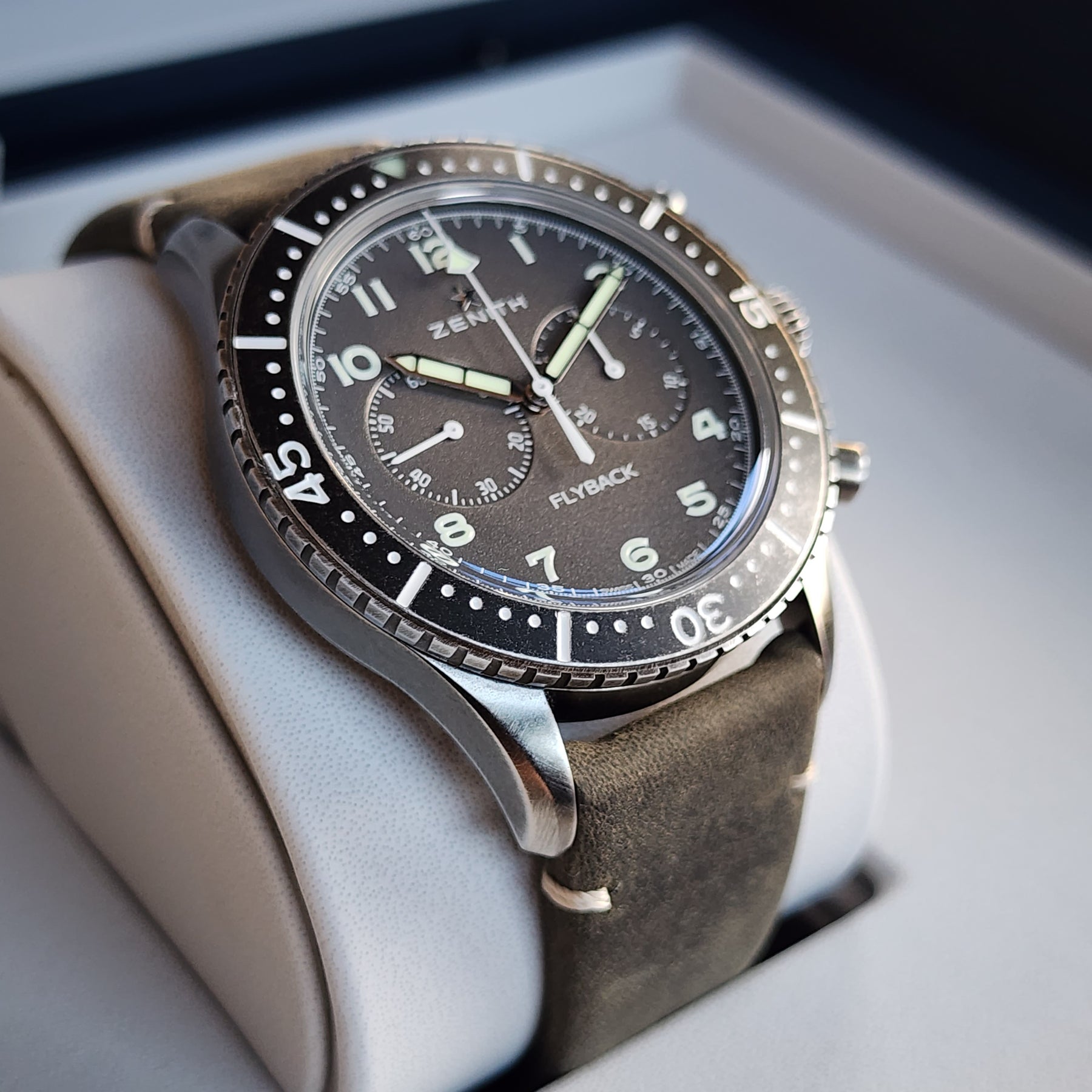 Zenith El Primero Pilot Chronometro Tipo CP-2 case view