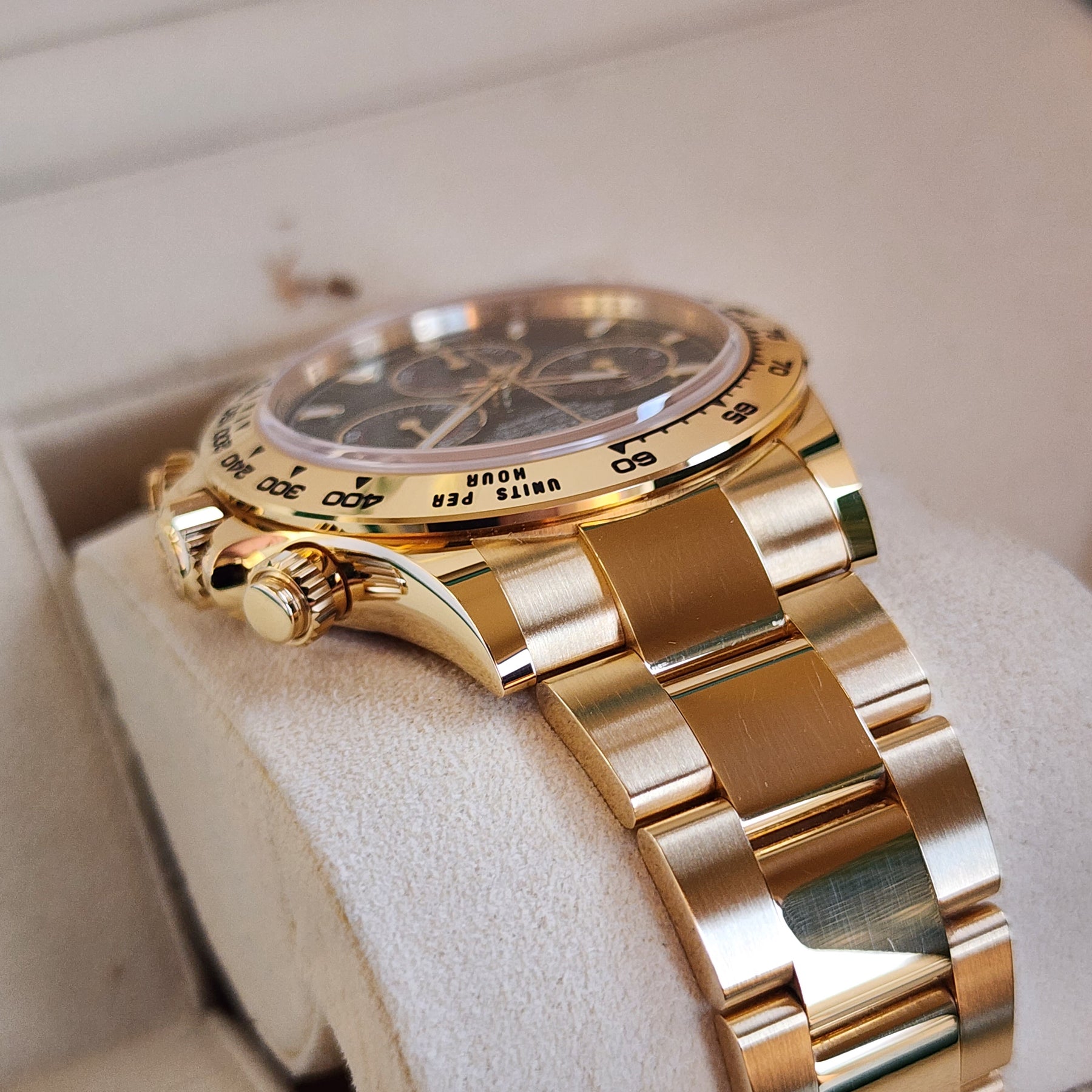 Rolex Daytona Yellow Gold Green Dial John Mayer 116508 lug view