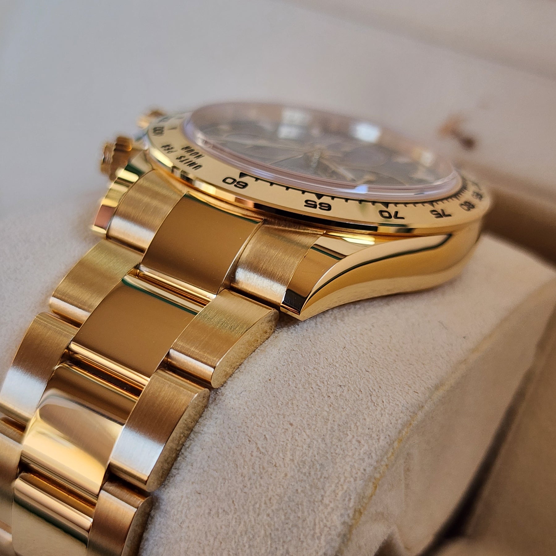 Rolex Daytona Yellow Gold Green Dial John Mayer 116508 lug view