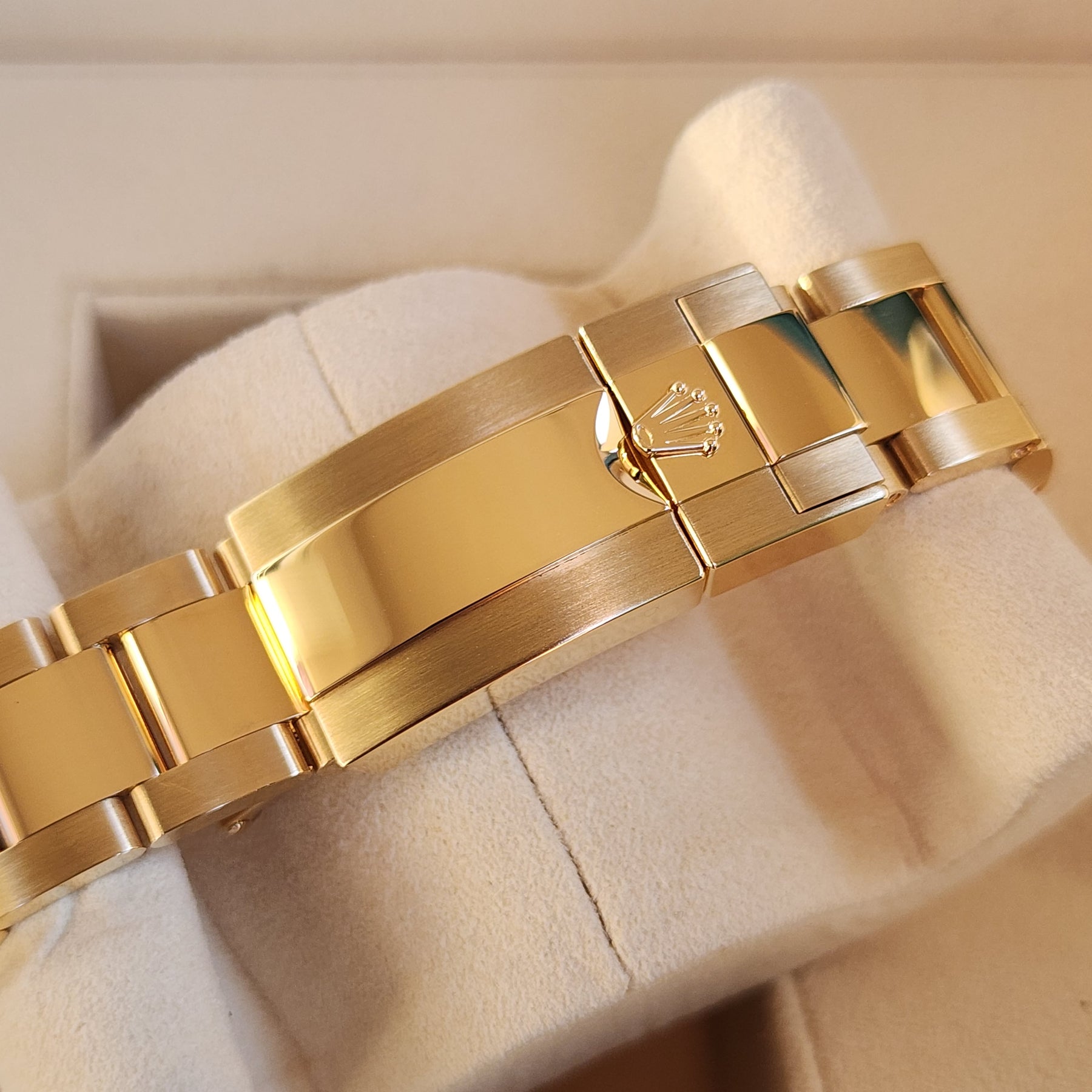 Rolex Daytona Yellow Gold Green Dial John Mayer 116508 clasp view