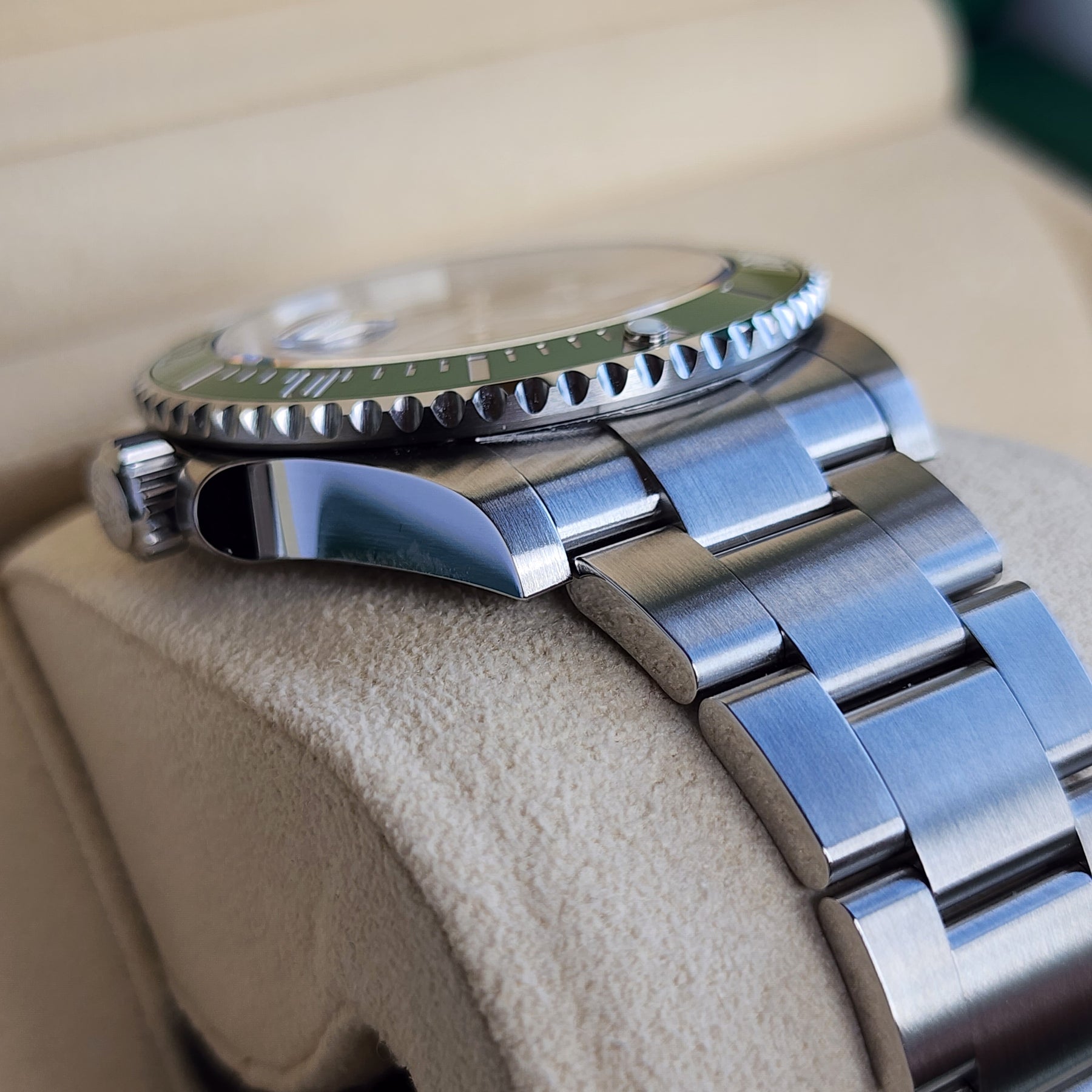 Rolex Submariner Date 126610LV Starbucks case, bracelet view