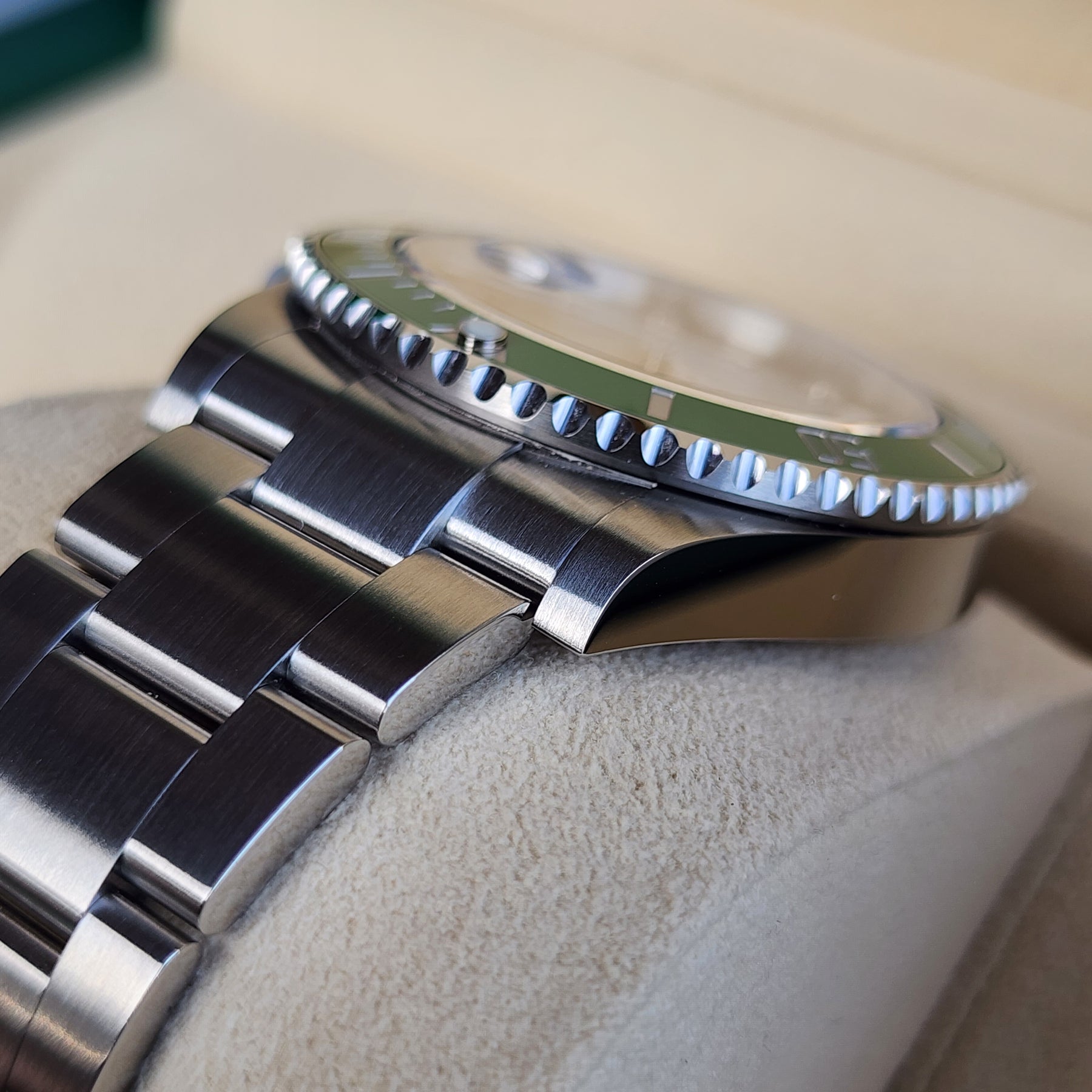 Rolex Submariner Date 126610LV Starbucks case, bracelet view