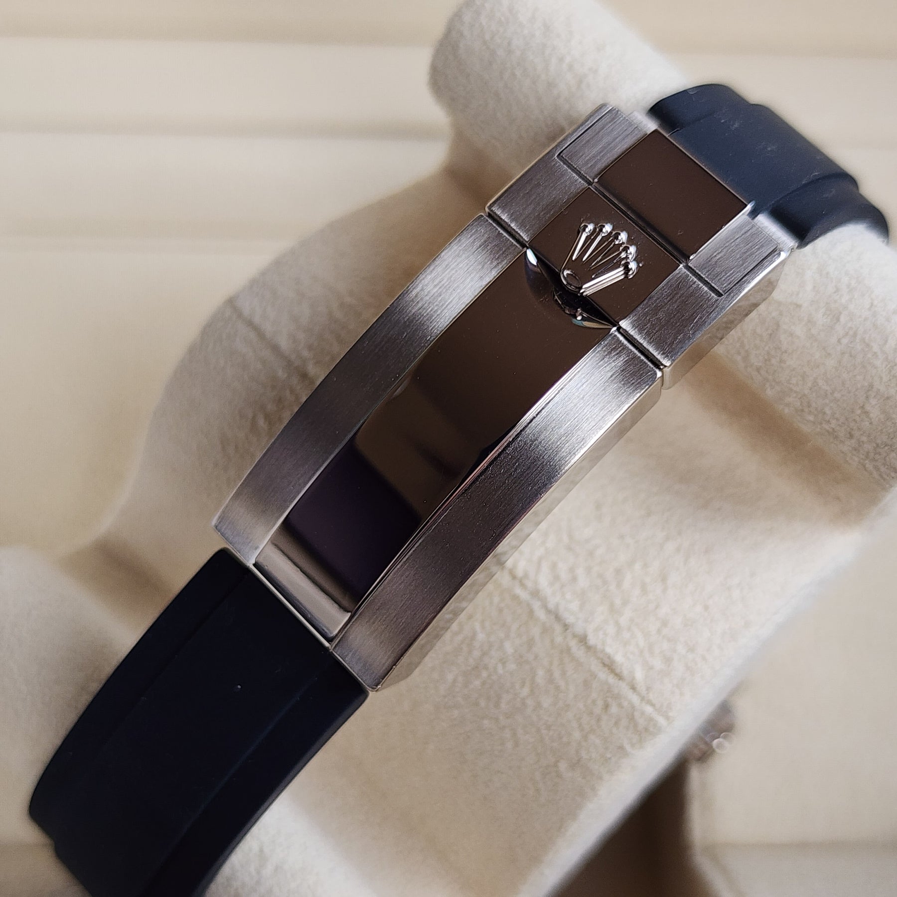 Rolex Yacht-Master 226659 white gold clasp view