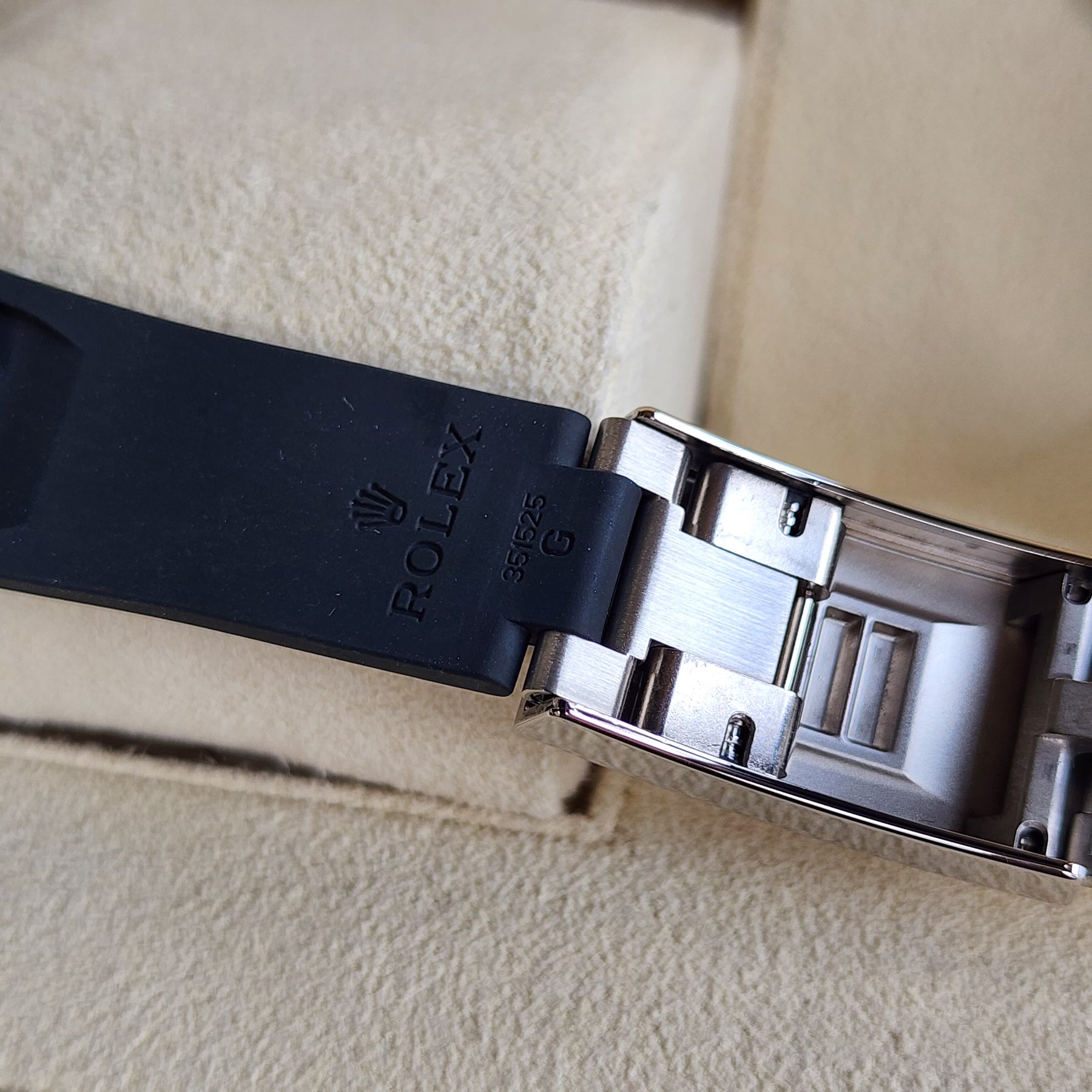 Rolex Yacht-Master 226659 white gold oysterflex, quick adjust view