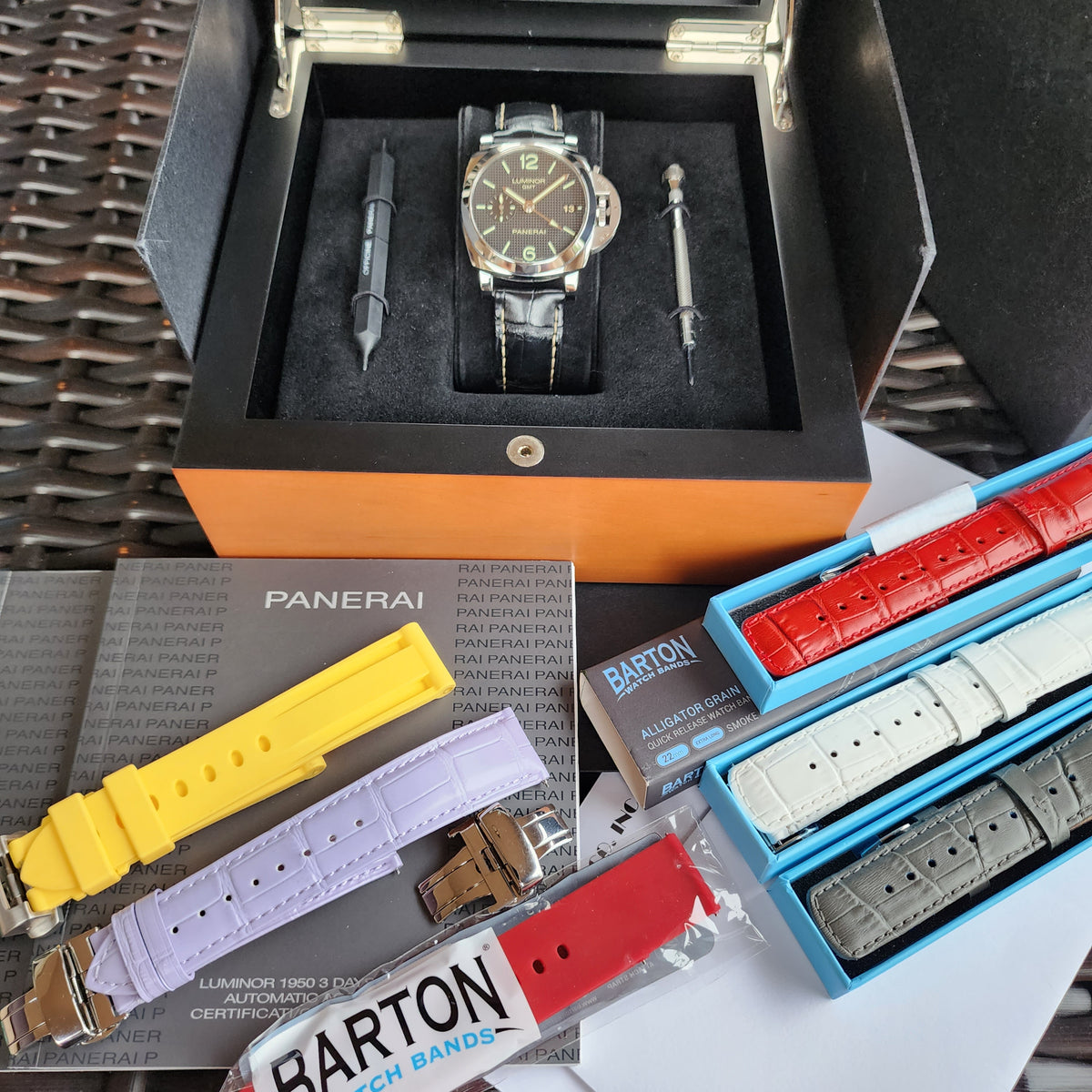 Panerai Luminor PAM 0535 full set view