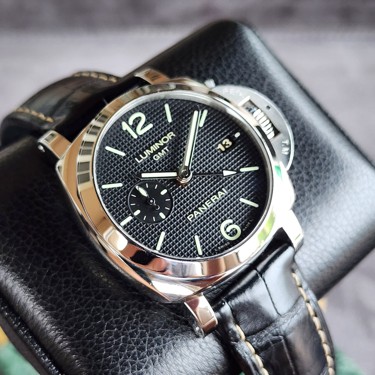 Panerai Luminor PAM 0535 front view