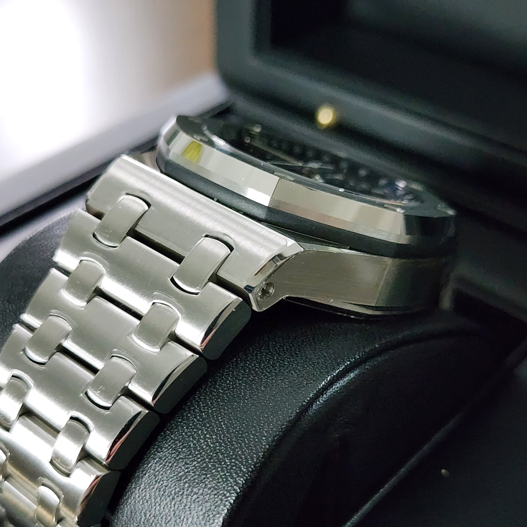 Audemars Piguet Royal Oak Offshore The Beast 42mm lug view
