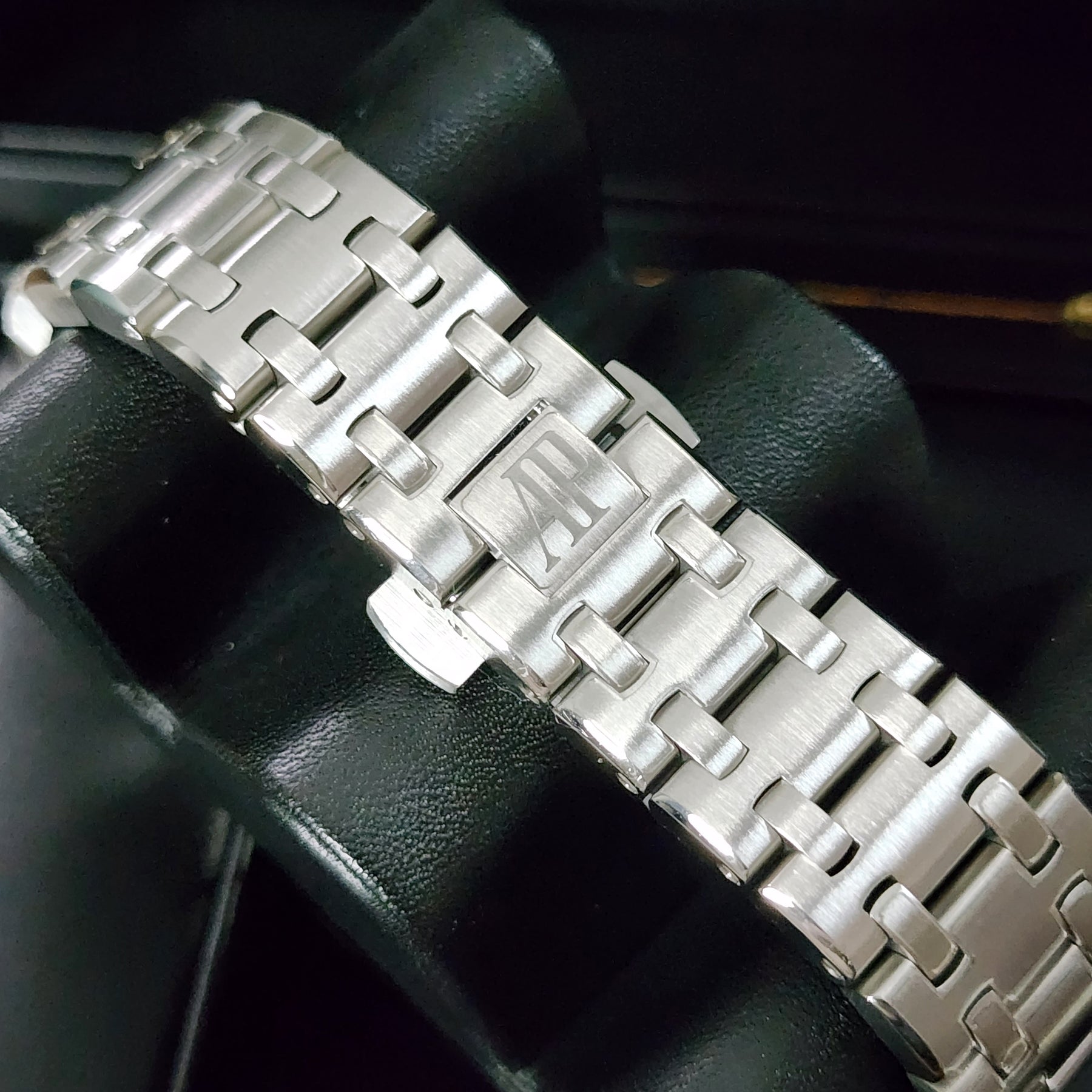 Audemars Piguet Royal Oak Offshore
The Beast 42mm clasp view