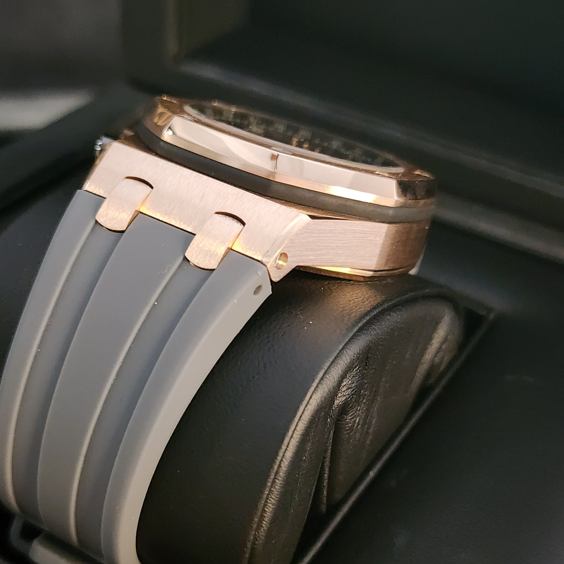 Audemars Piguet Royal Oak Offshore 42mm lug view