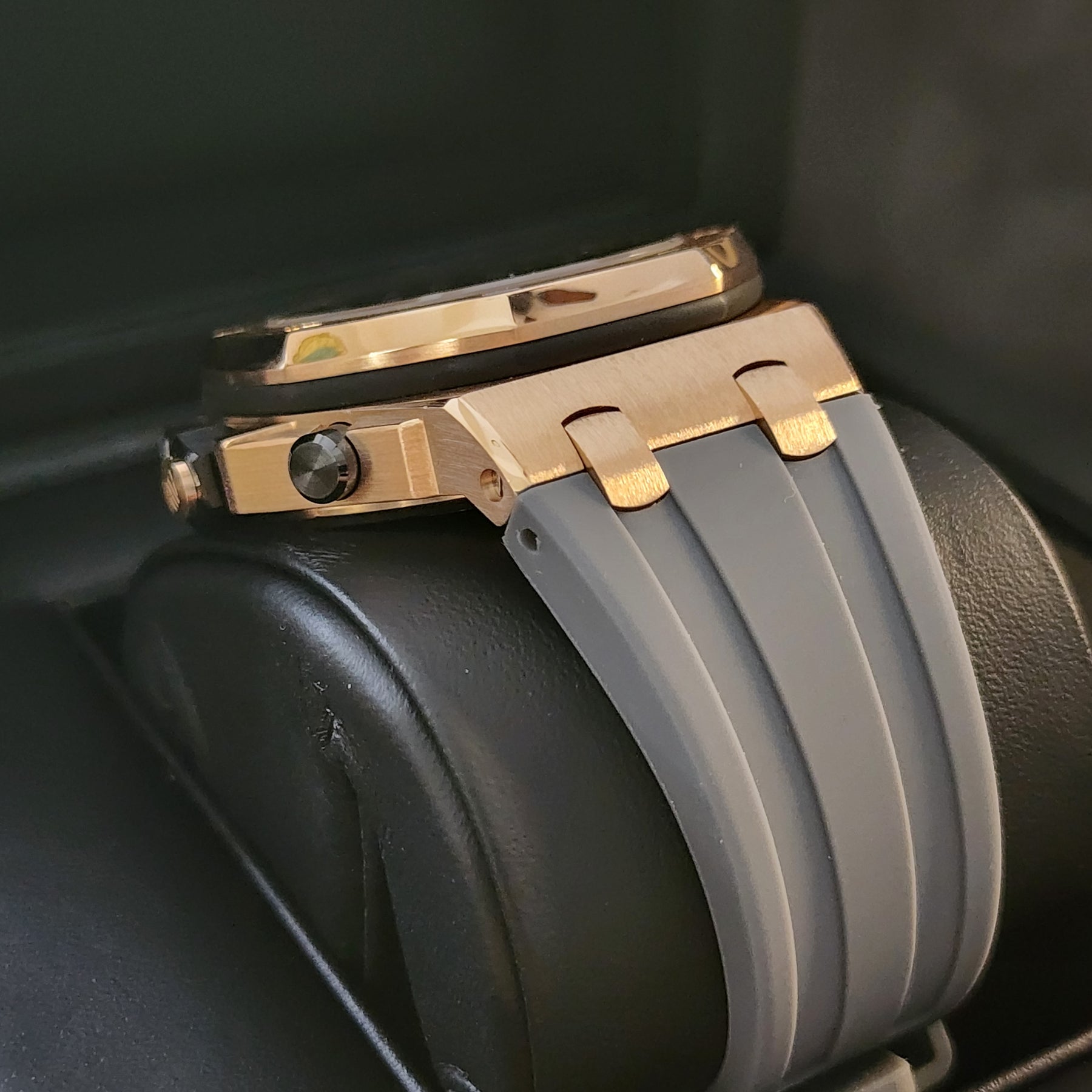 Audemars Piguet Royal Oak Offshore 42mm strap view