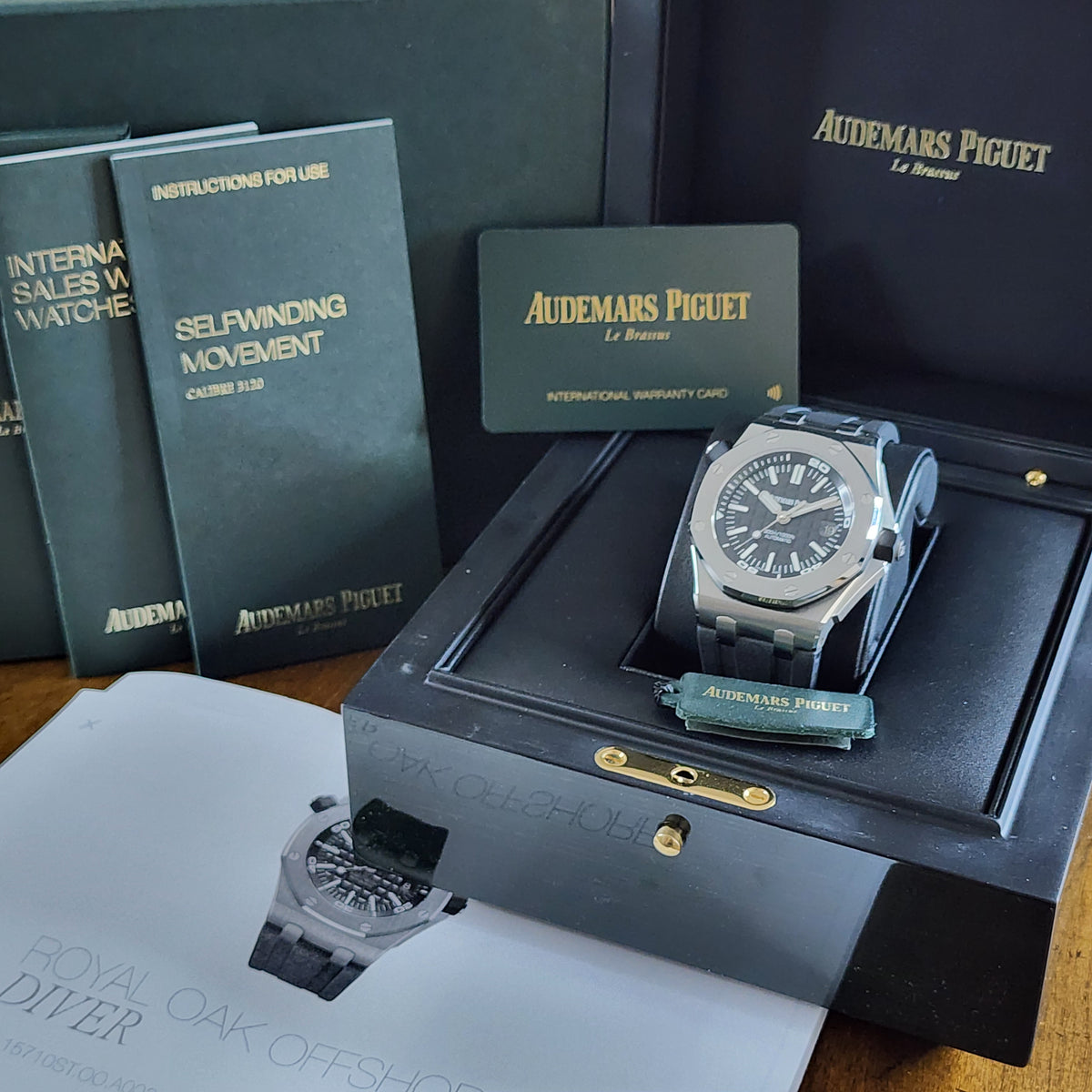 Audemars Piguet Royal Oak Offshore Diver 42mm full set view