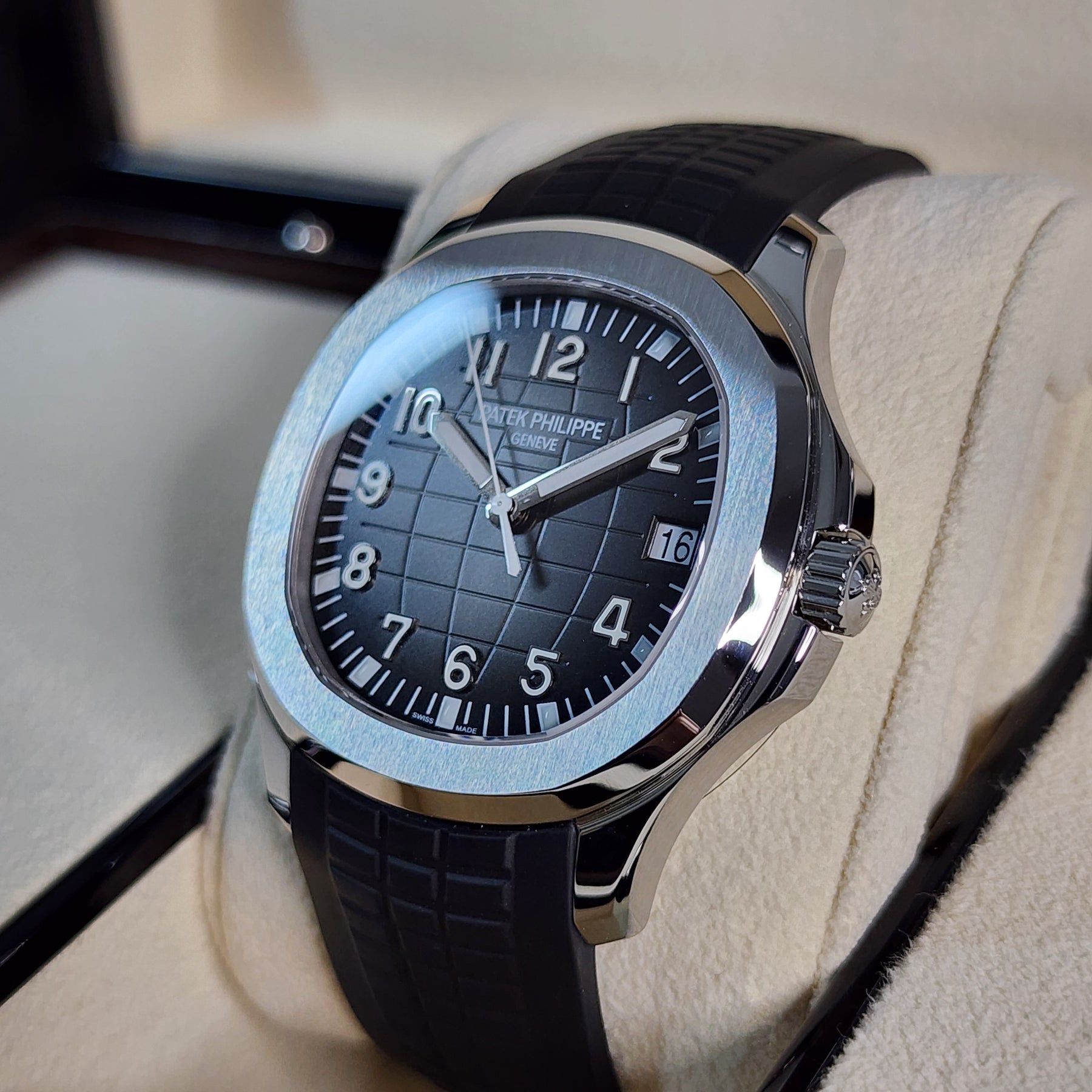Patek Philippe Aquanaut 5167a-001 right side view