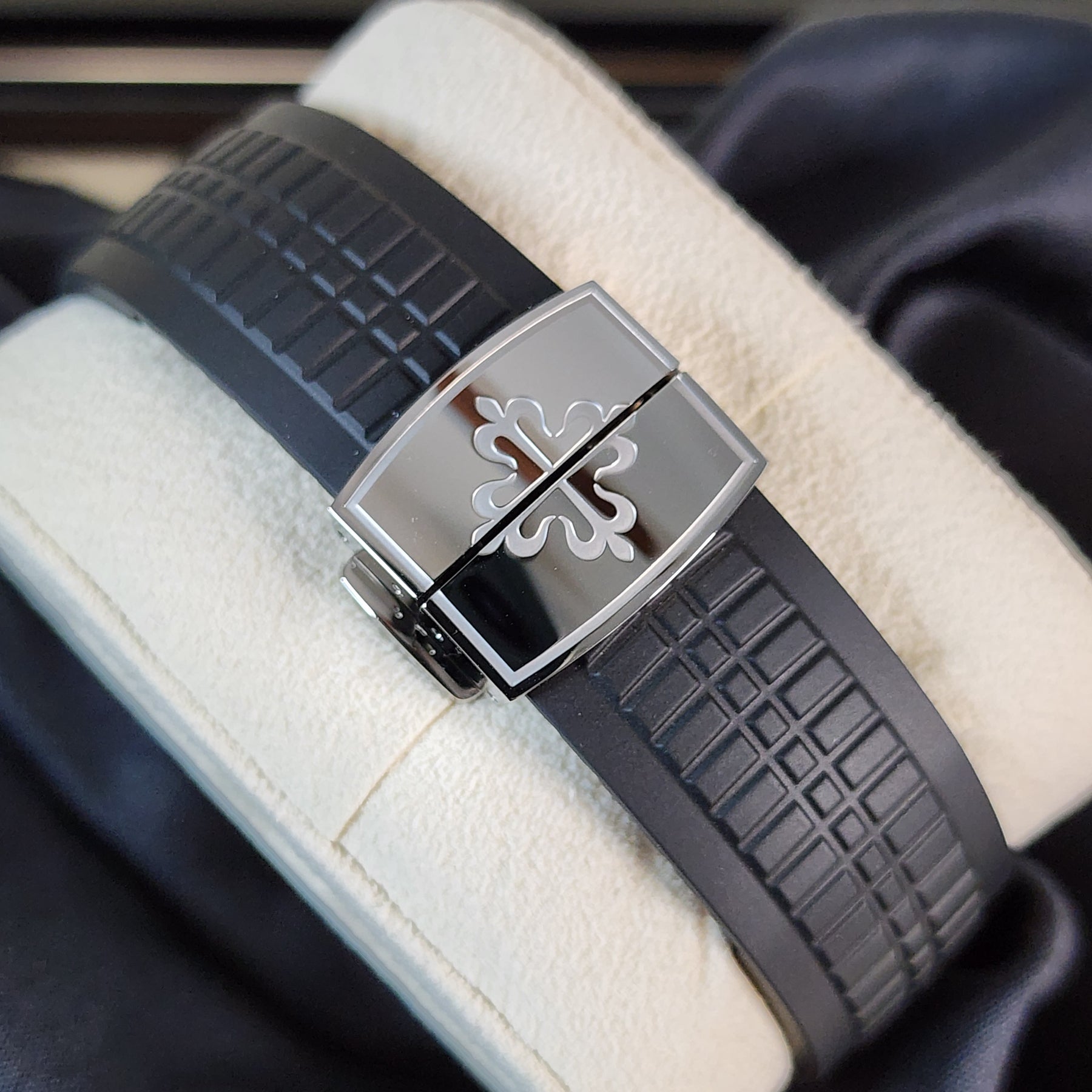 Patek Philippe Aquanaut 5167a-001 clasp view