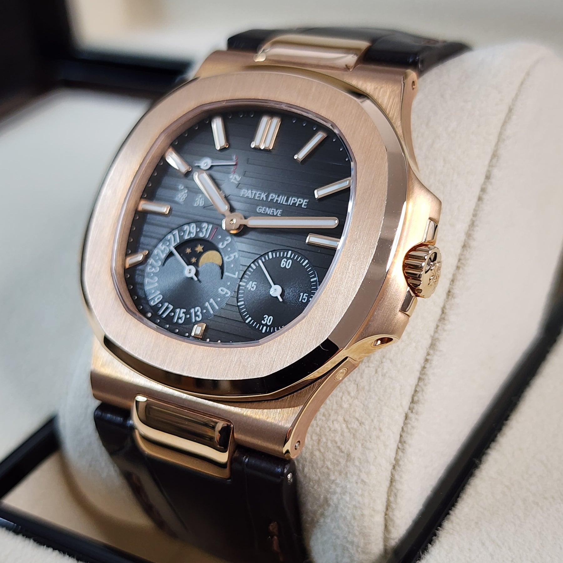 Patek Philippe Nautilus 5712R right side view