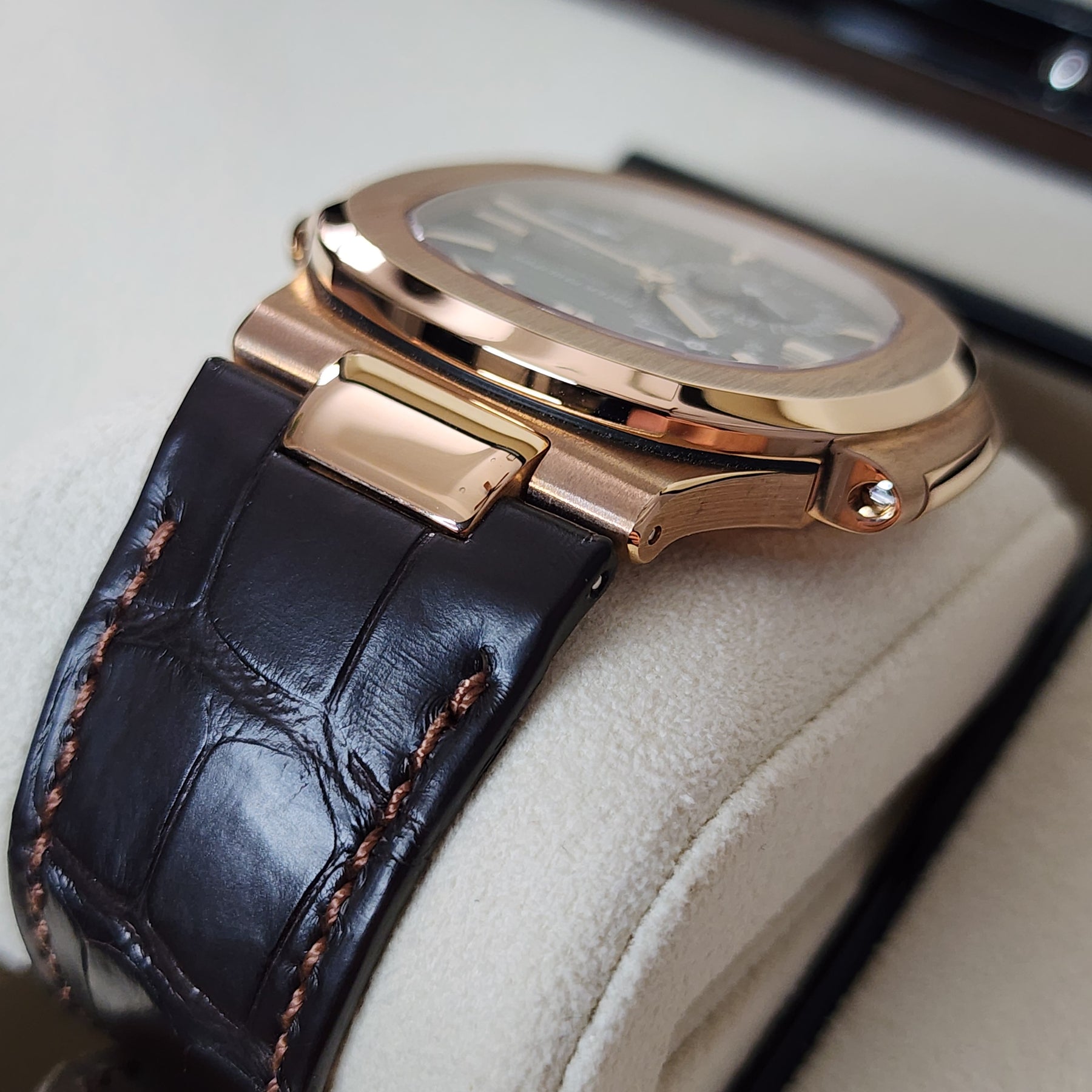 Patek Philippe Nautilus 5712R lug, strap view