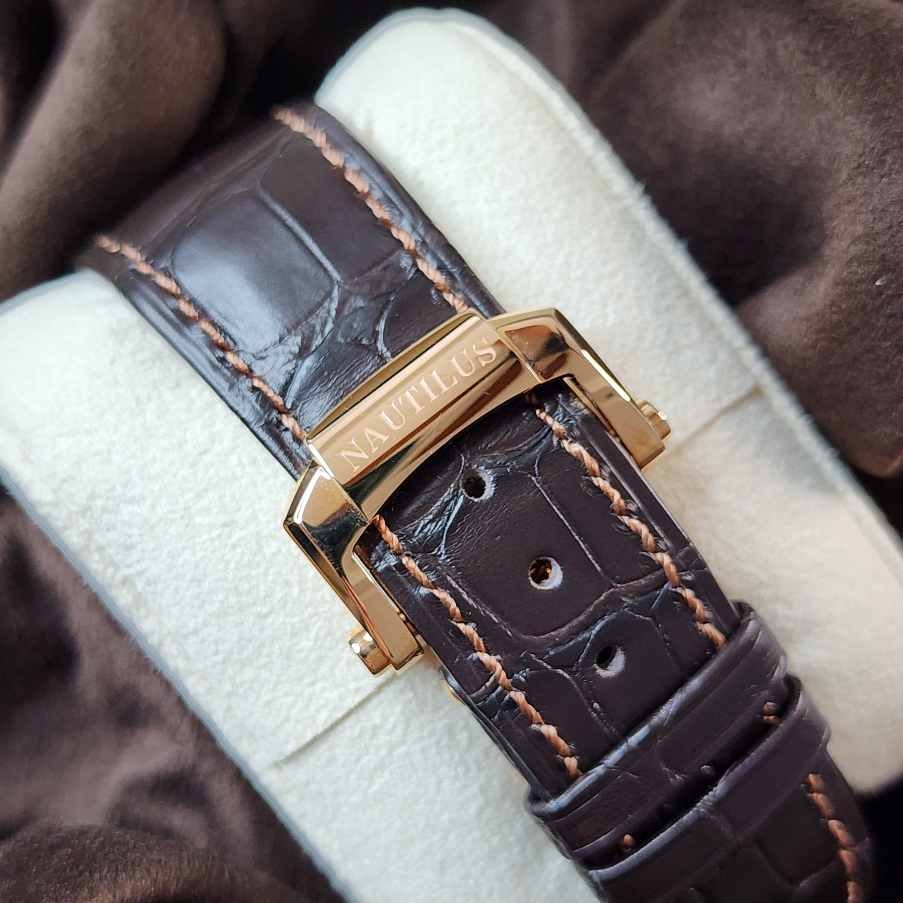 Patek Philippe Nautilus 5712R clasp view