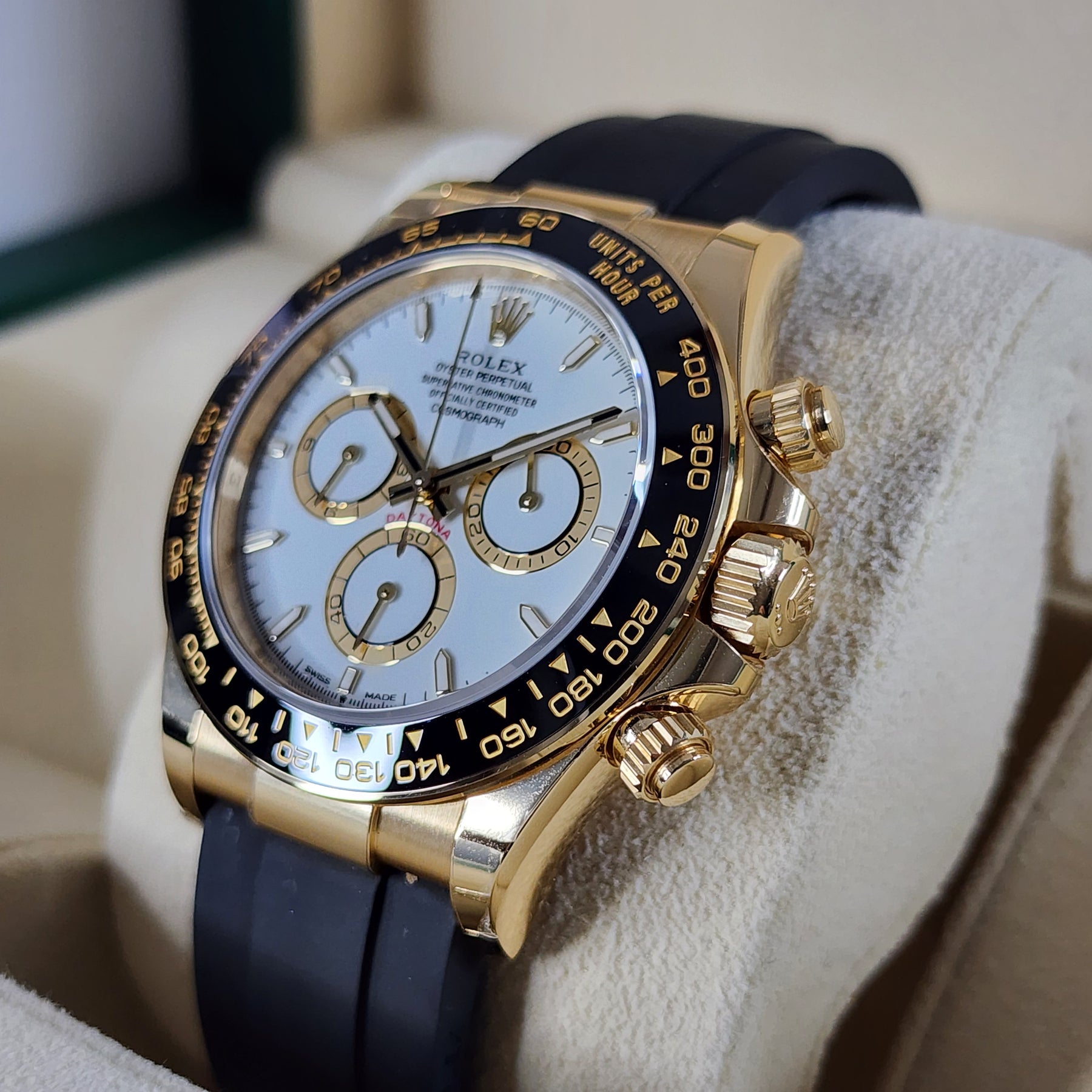 Rolex Daytona Yellow Gold Oysterflex 126618LN right view