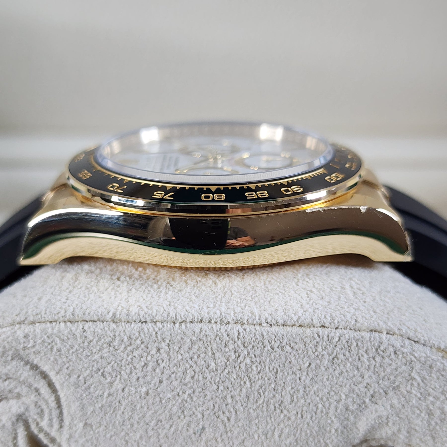 Rolex Daytona Yellow Gold Oysterflex 126618LN side view