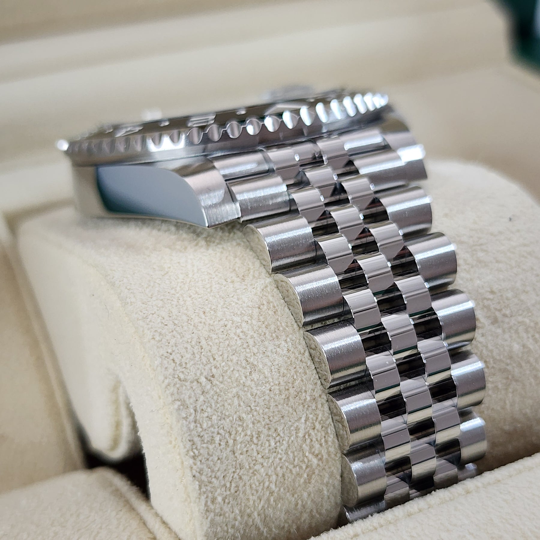 Rolex GMT-Master II 126720VTNR Sprite lug, bracelet view