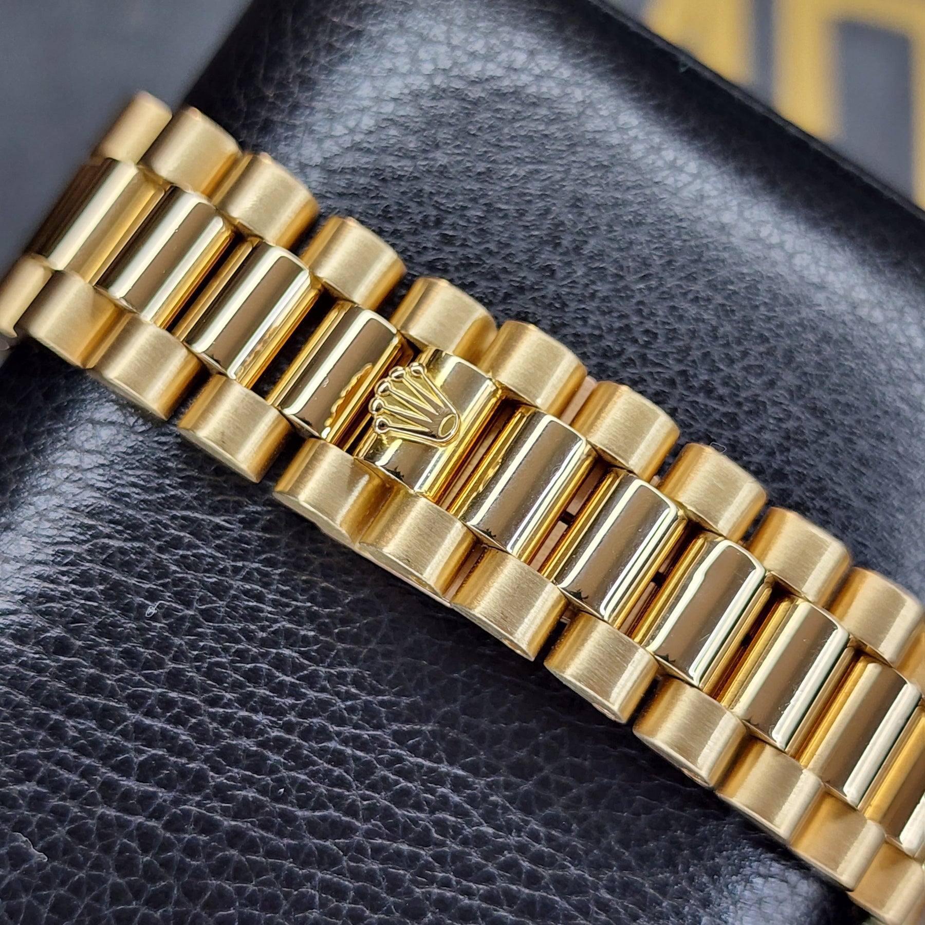 Rolex Day-Date 36 Diamond Baguette Dial 18238 clasp view