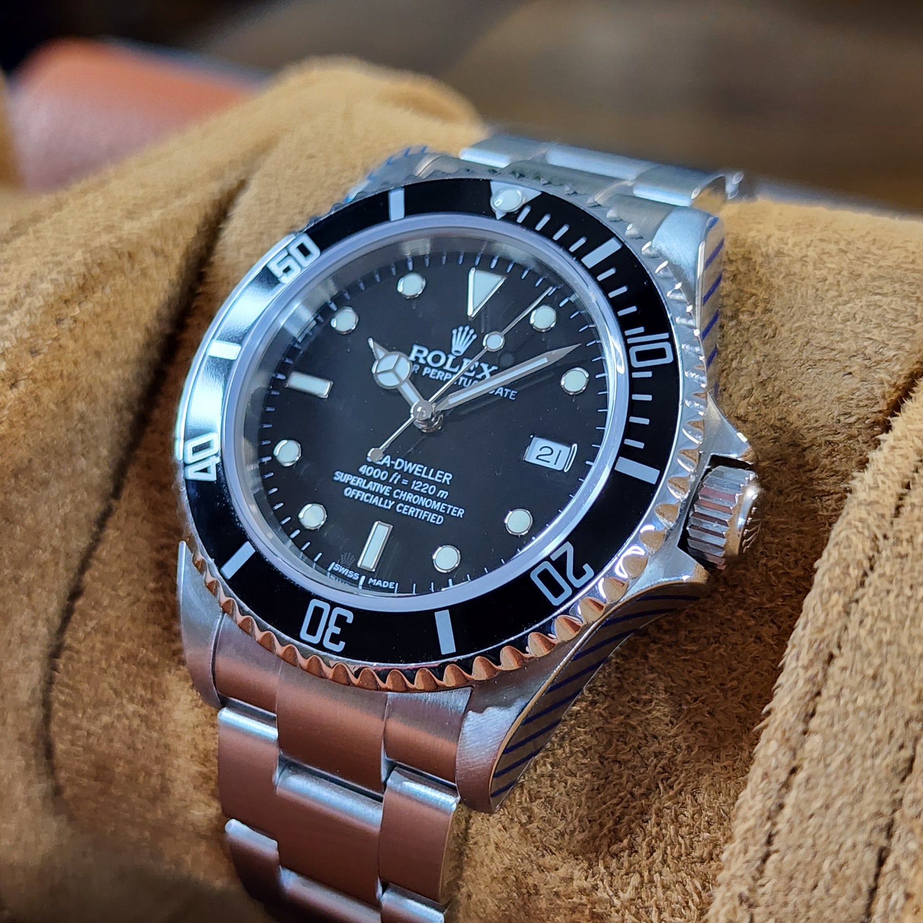 Rolex Sea-Dweller 16600 right side case view