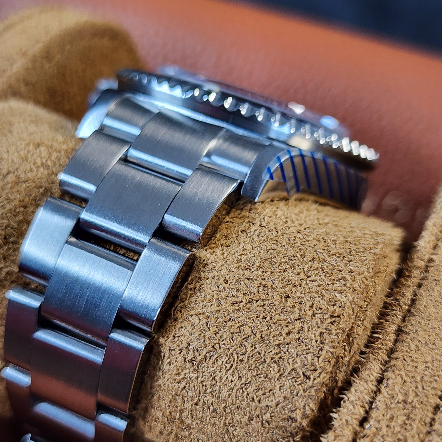 Rolex Sea-Dweller 16600 case, bracelet view