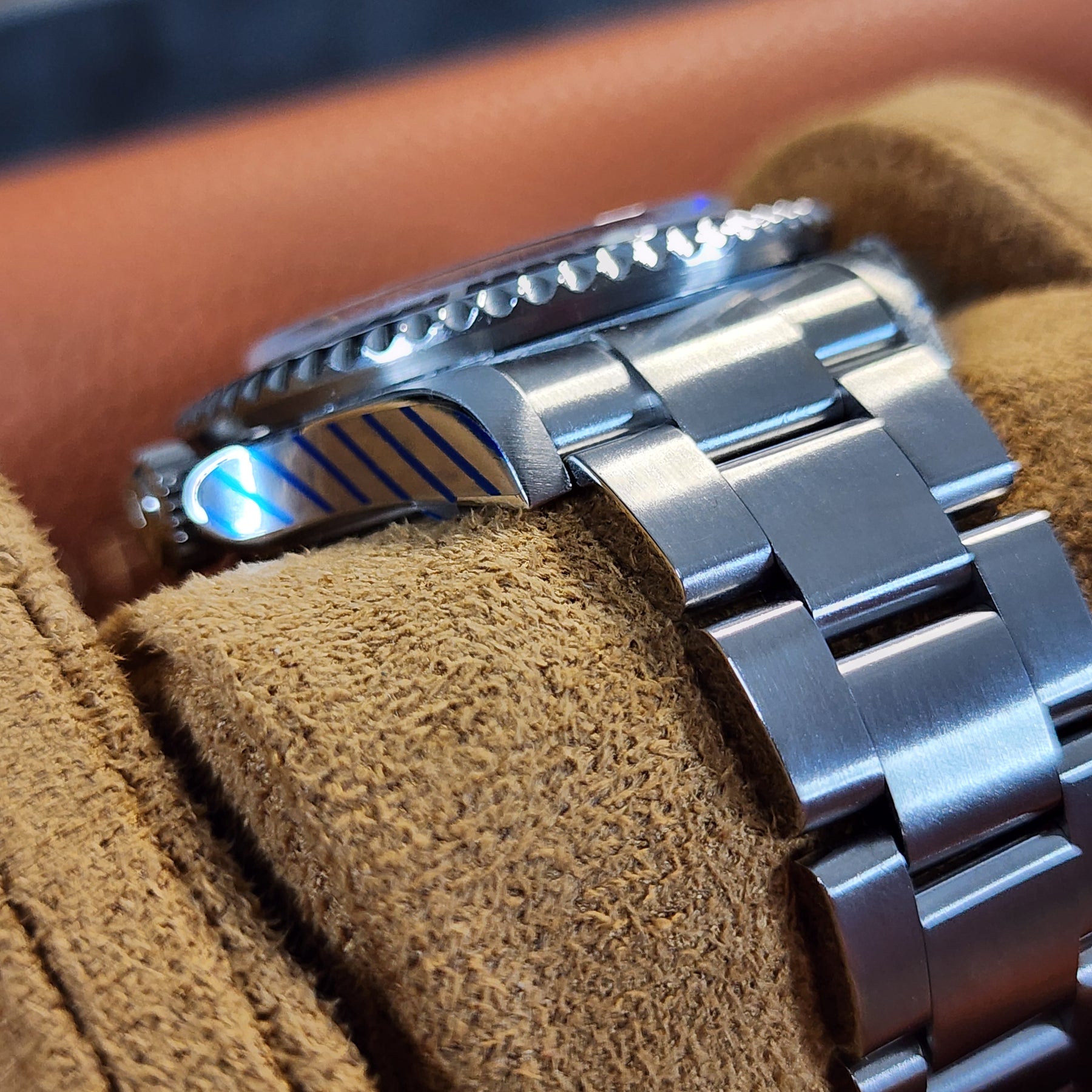Rolex Sea-Dweller 16600 case, bracelet view