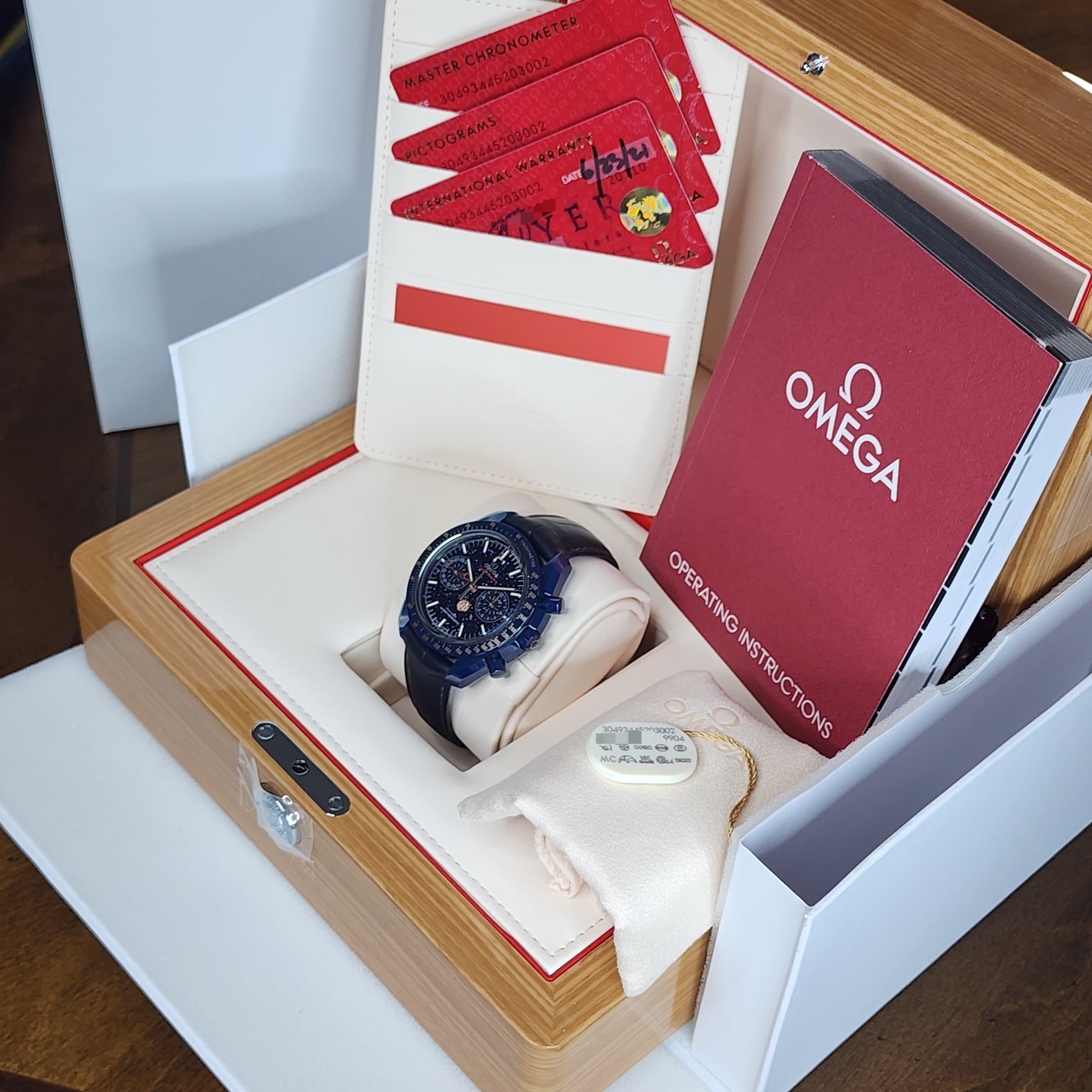 Omega Speedmaster Blue Side Of The Moon 44.25mm full set view