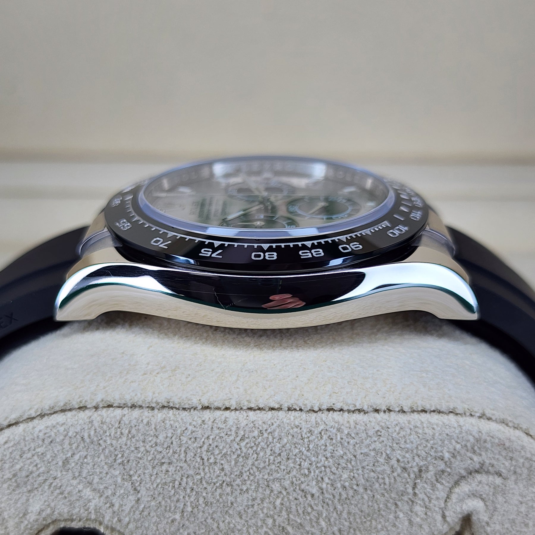 Rolex Cosmograph Daytona 116519LN side case view