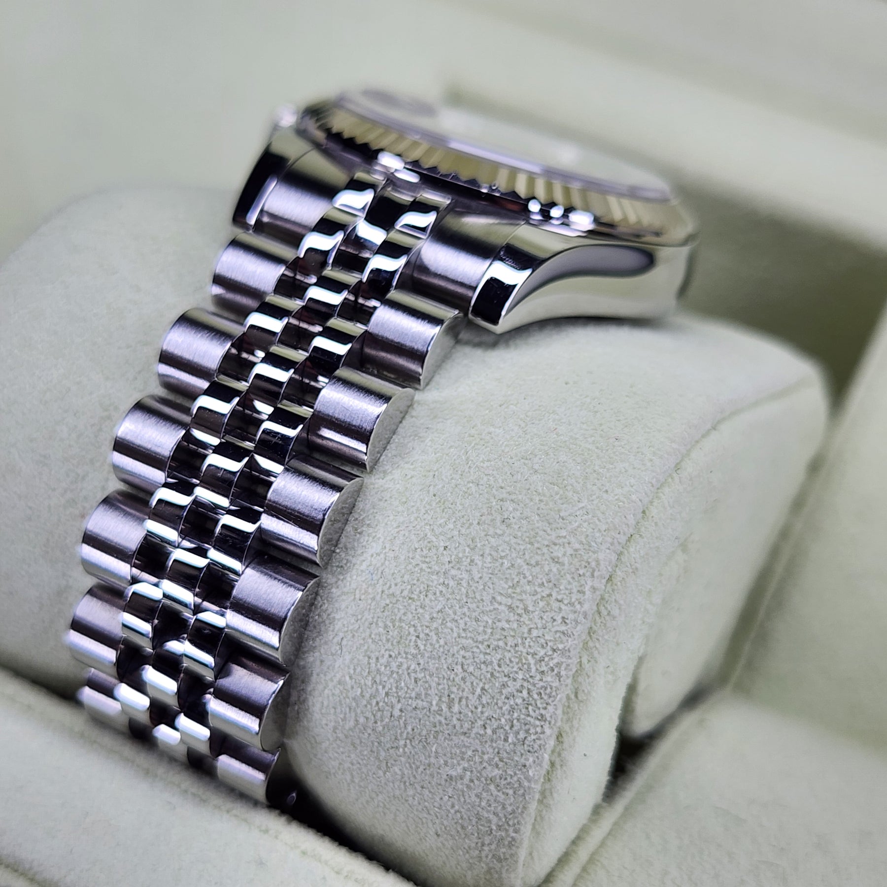 Rolex Datejust 31 Diamond dial 178274 case, bracelet view