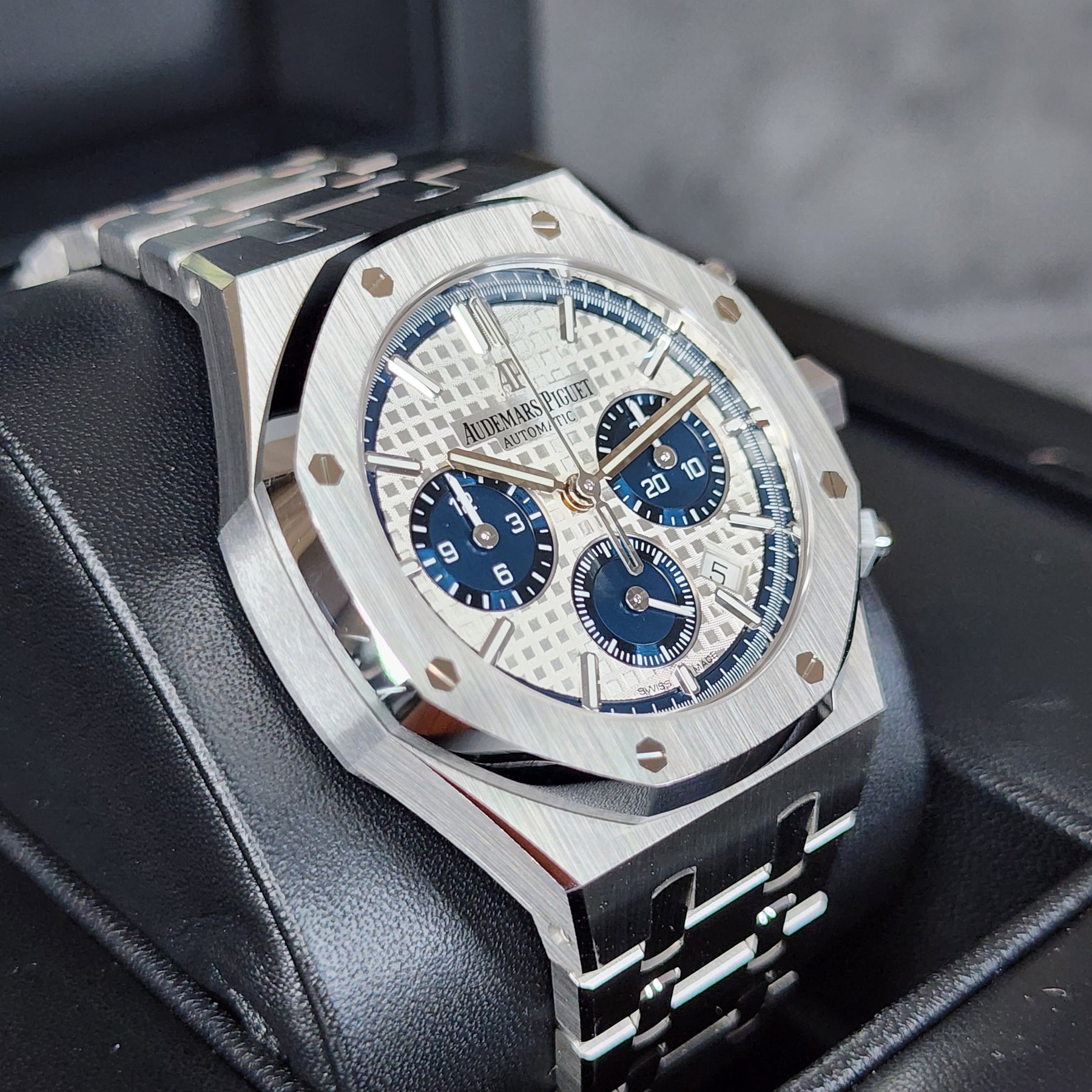 Audemars Piguet Royal Oak 38mm26315st Silver Panda left side view