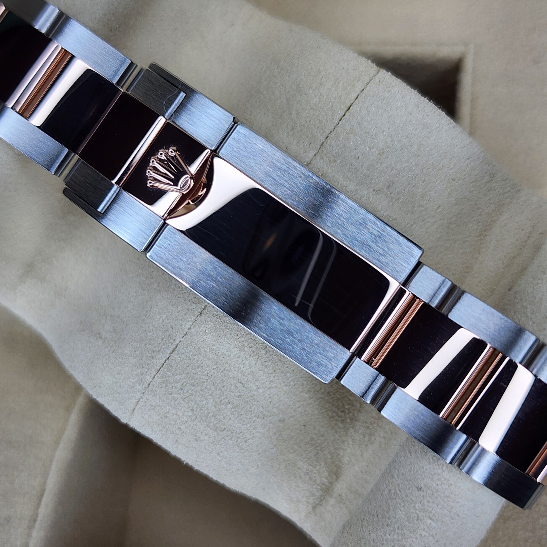 Rolex GMT-Master II 126711CHNR Rootbeer clasp view
