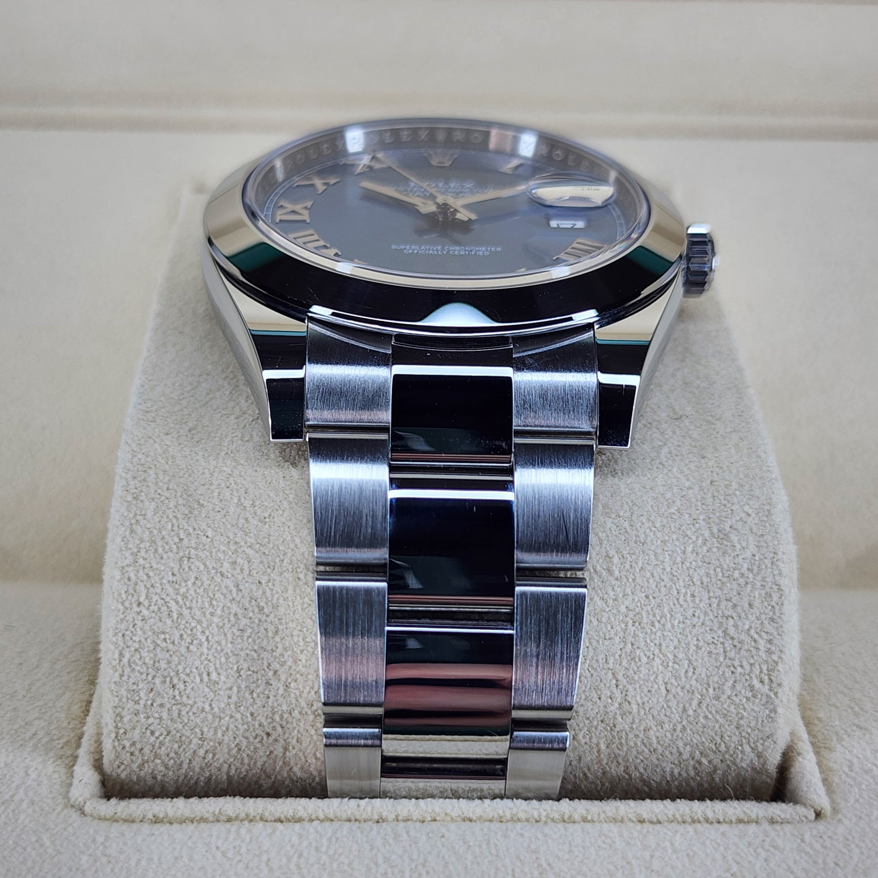 Rolex Datejust Azzurro-Blue oyster bracelet view