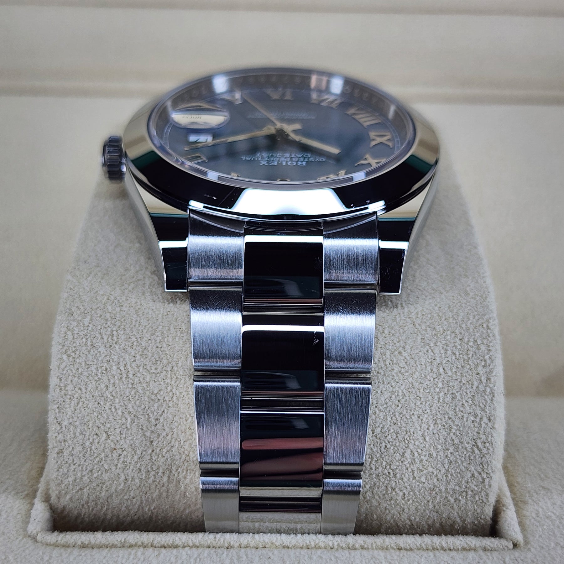 Rolex Datejust Azzurro-Blue oyster bracelet view