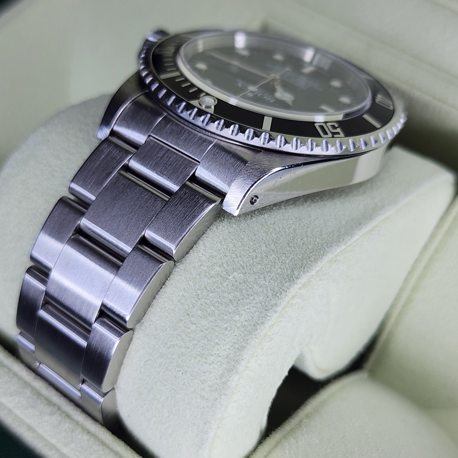Rolex Submariner 14060M case, bracelet view