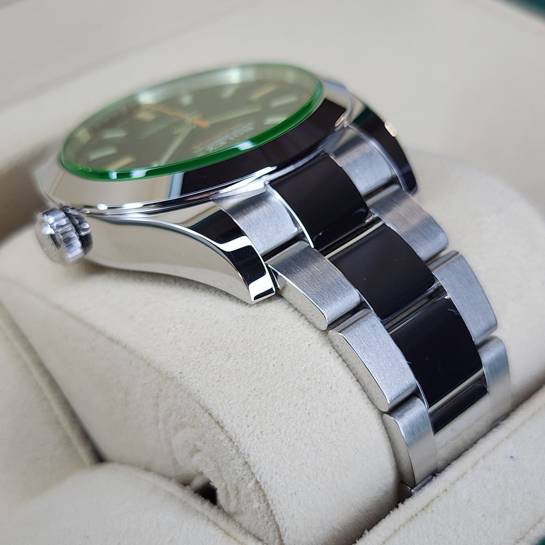 Rolex Milgauss Black Dial Green Crystal 116400GV bracelet view