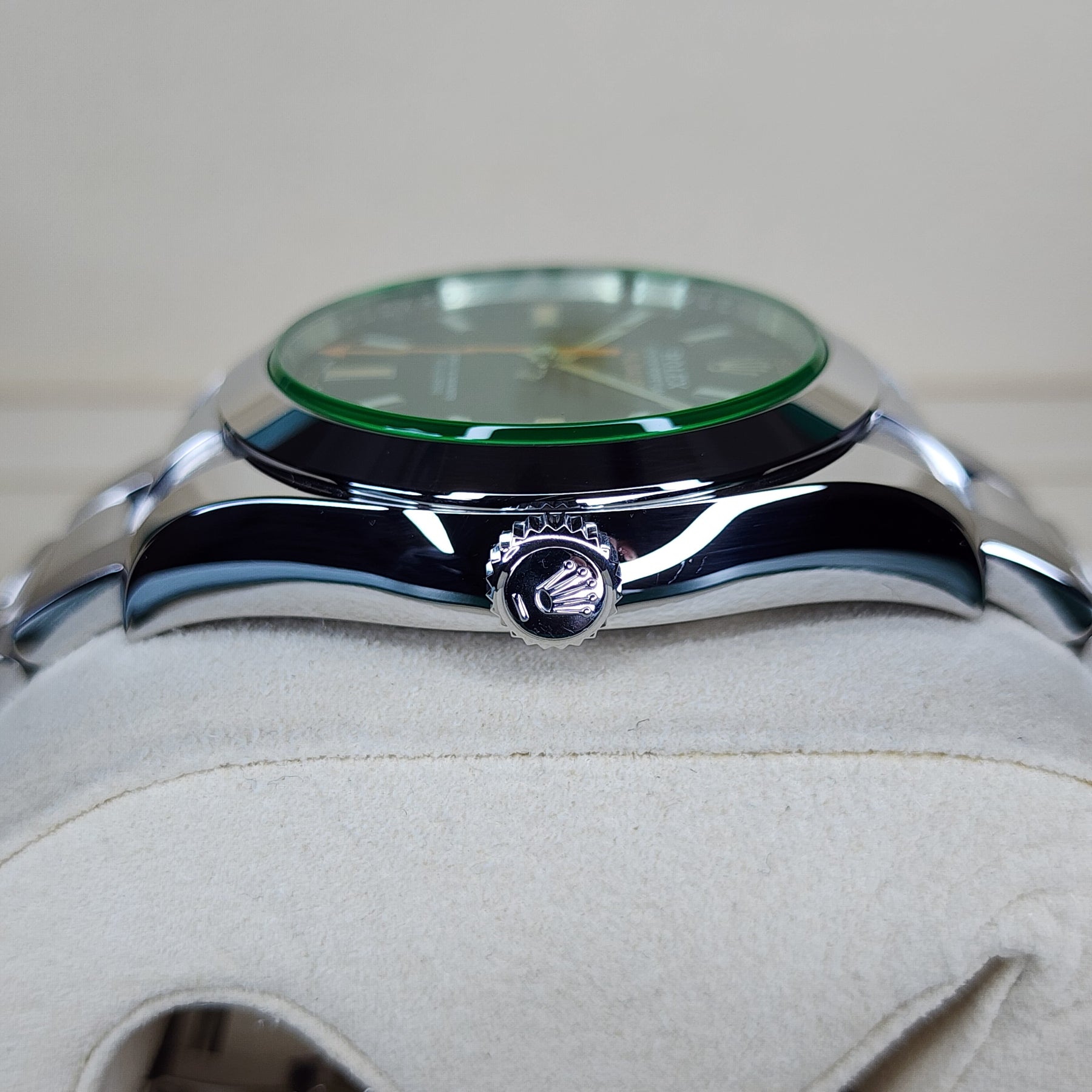 Rolex Milgauss Black Dial Green Crystal 116400GV crown view